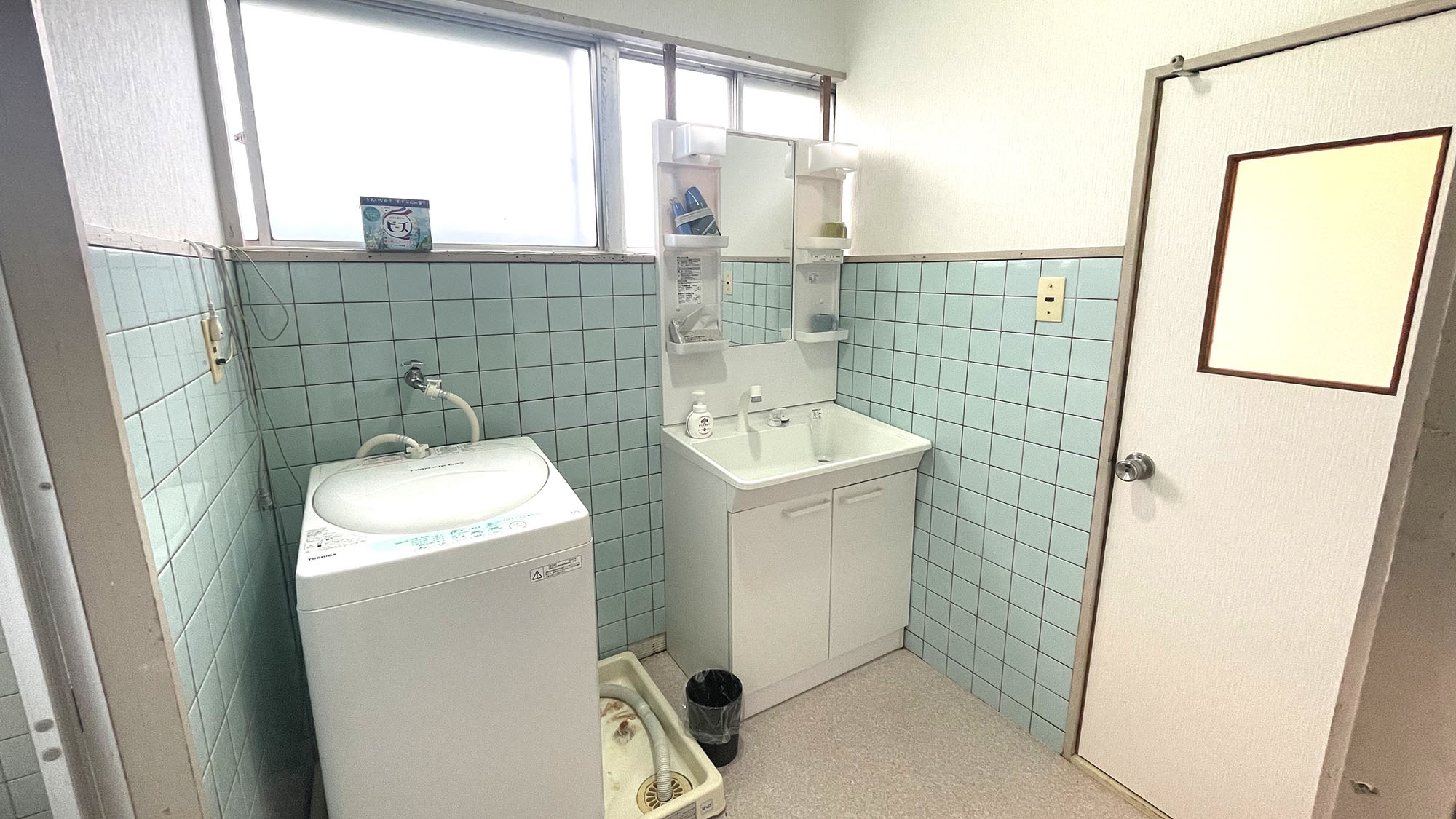 ・【洗面所】洗濯機を完備しております。ご連泊の際も洗濯に困ることなく便利にご利用いただけます。