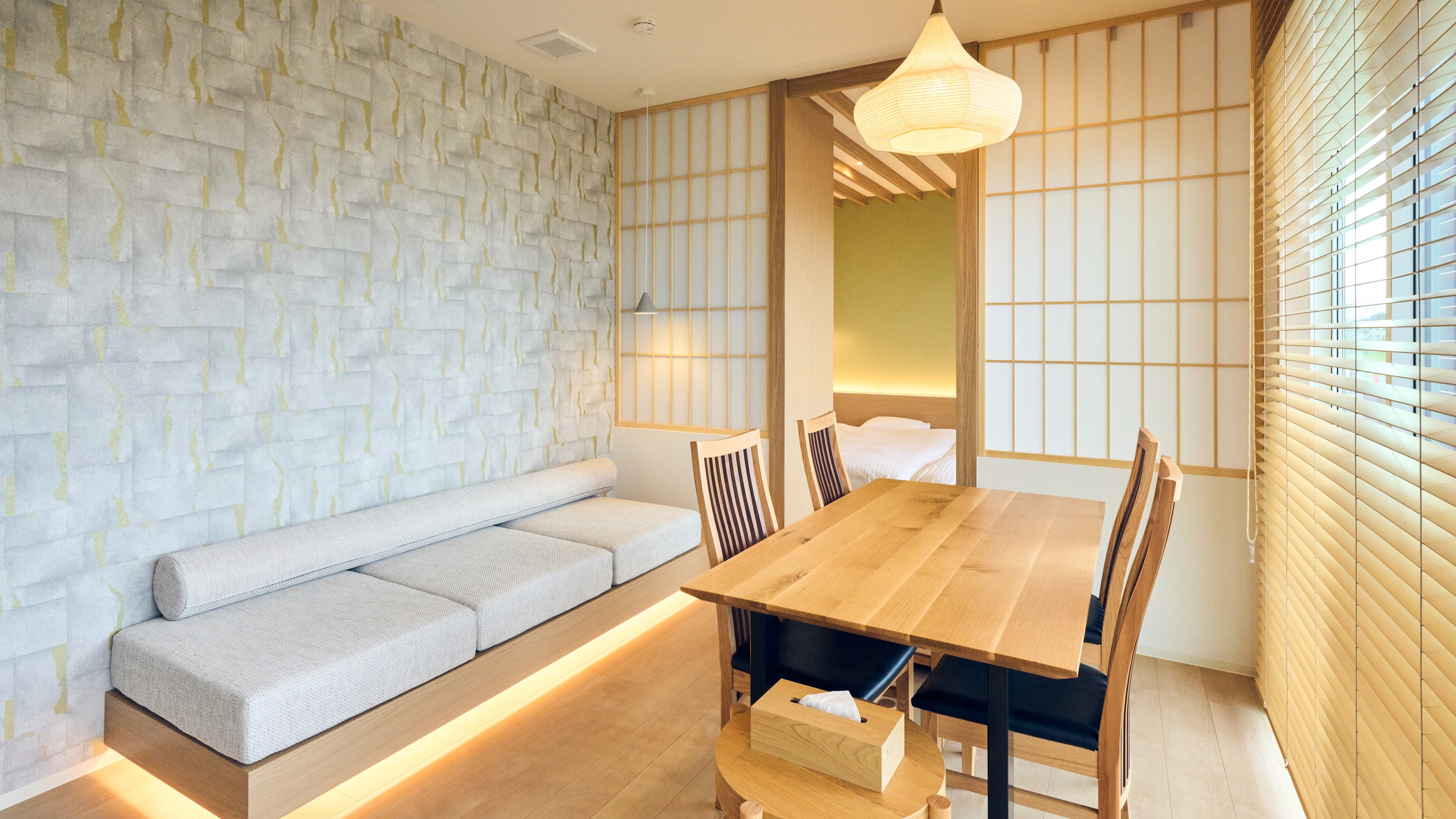 モダンでありながら、和の趣を感じさせる落ち着いた空間をご提供