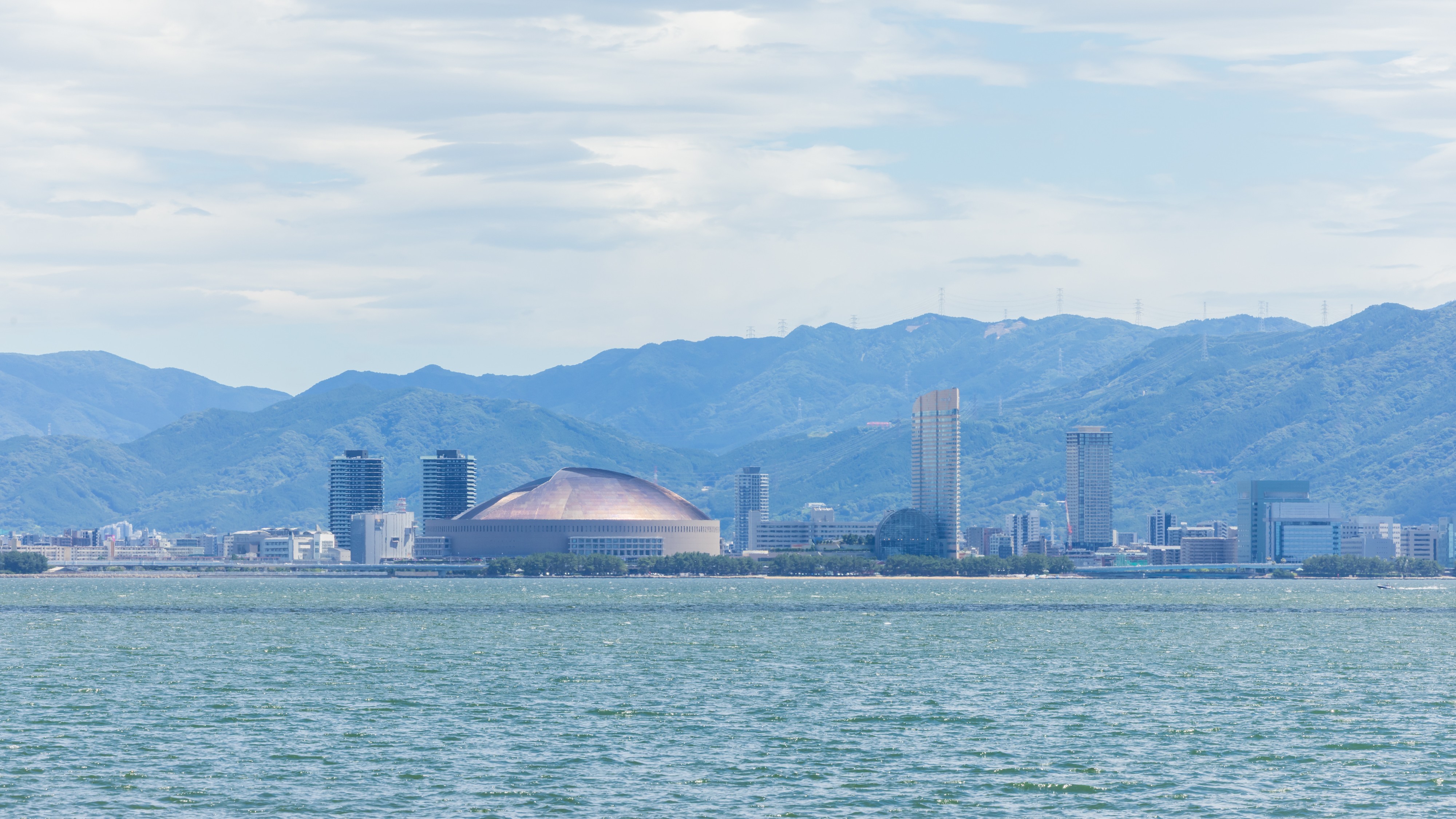 福岡県海の中道の海辺にゆったりと佇むリゾートグランピング施設