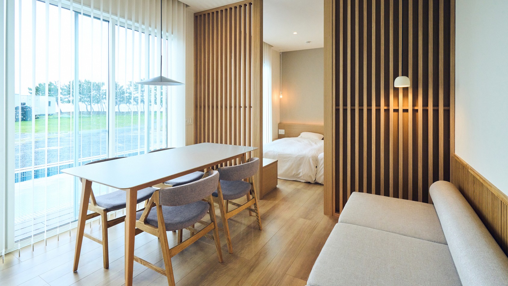 木の温もりを感じられる北欧モダンなナチュラルな雰囲気が漂います。