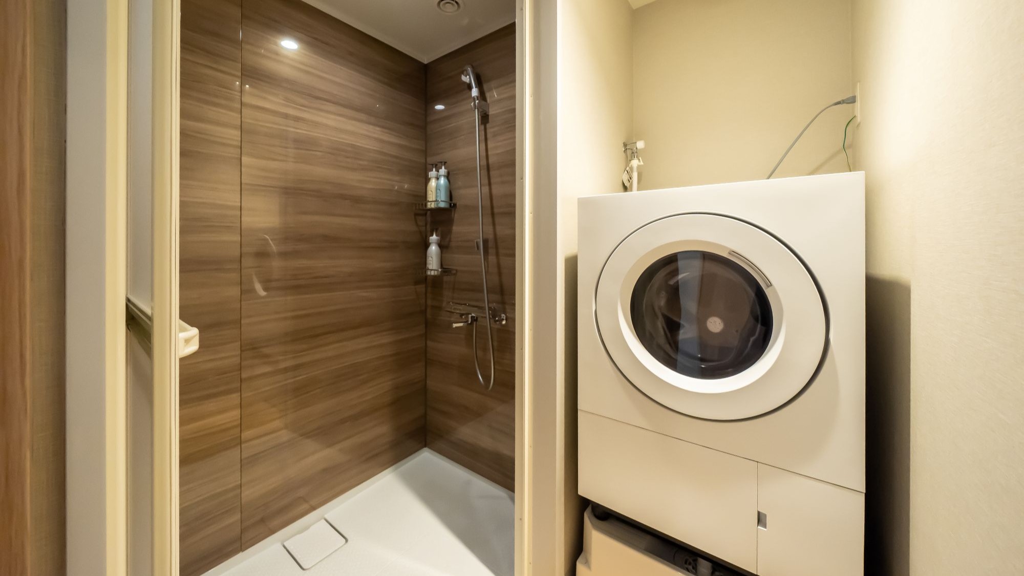 ファミリールーム【禁煙】／洗濯機・バスルーム