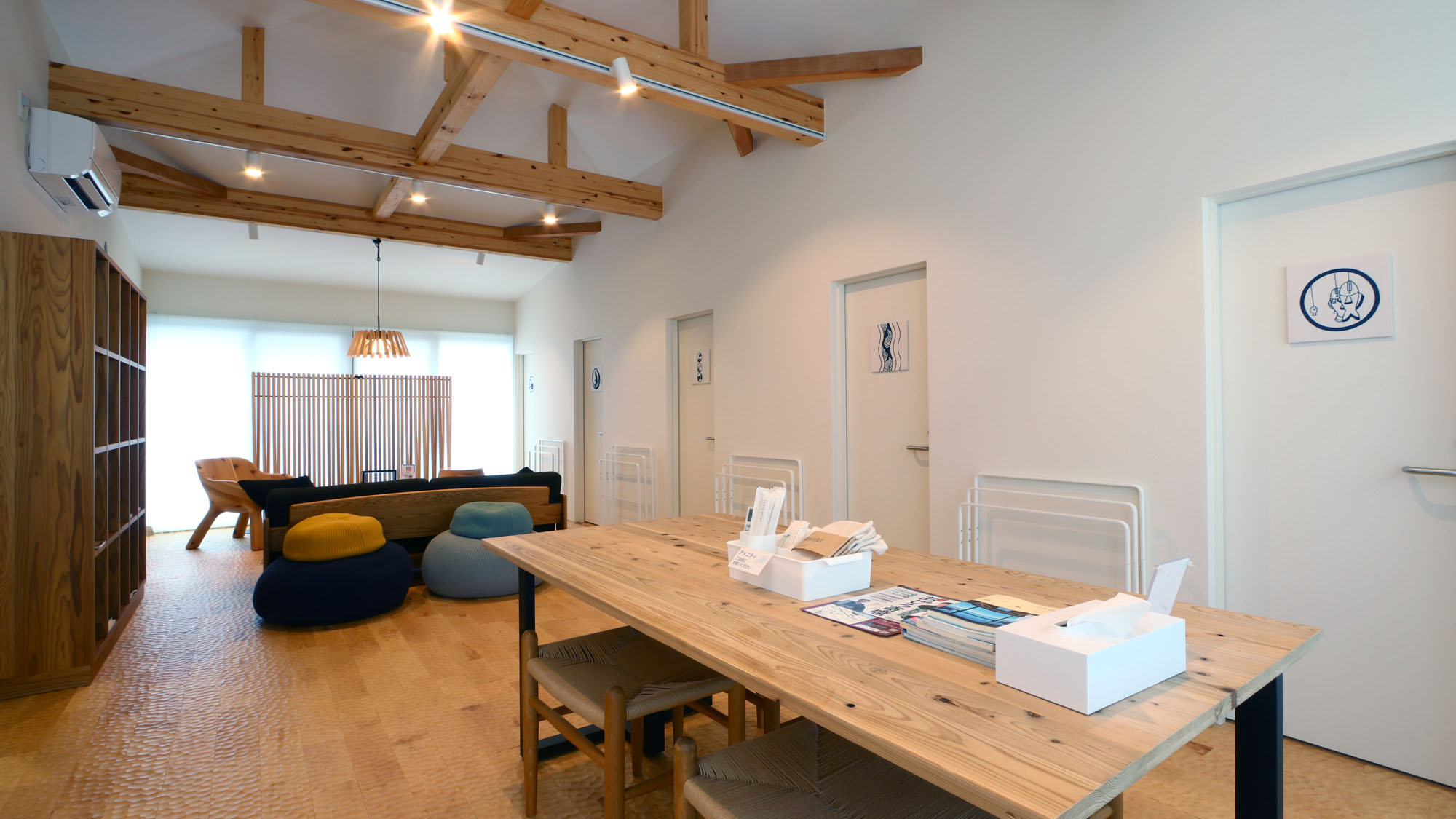 共用部_ラウンジ_無垢のフローリング*