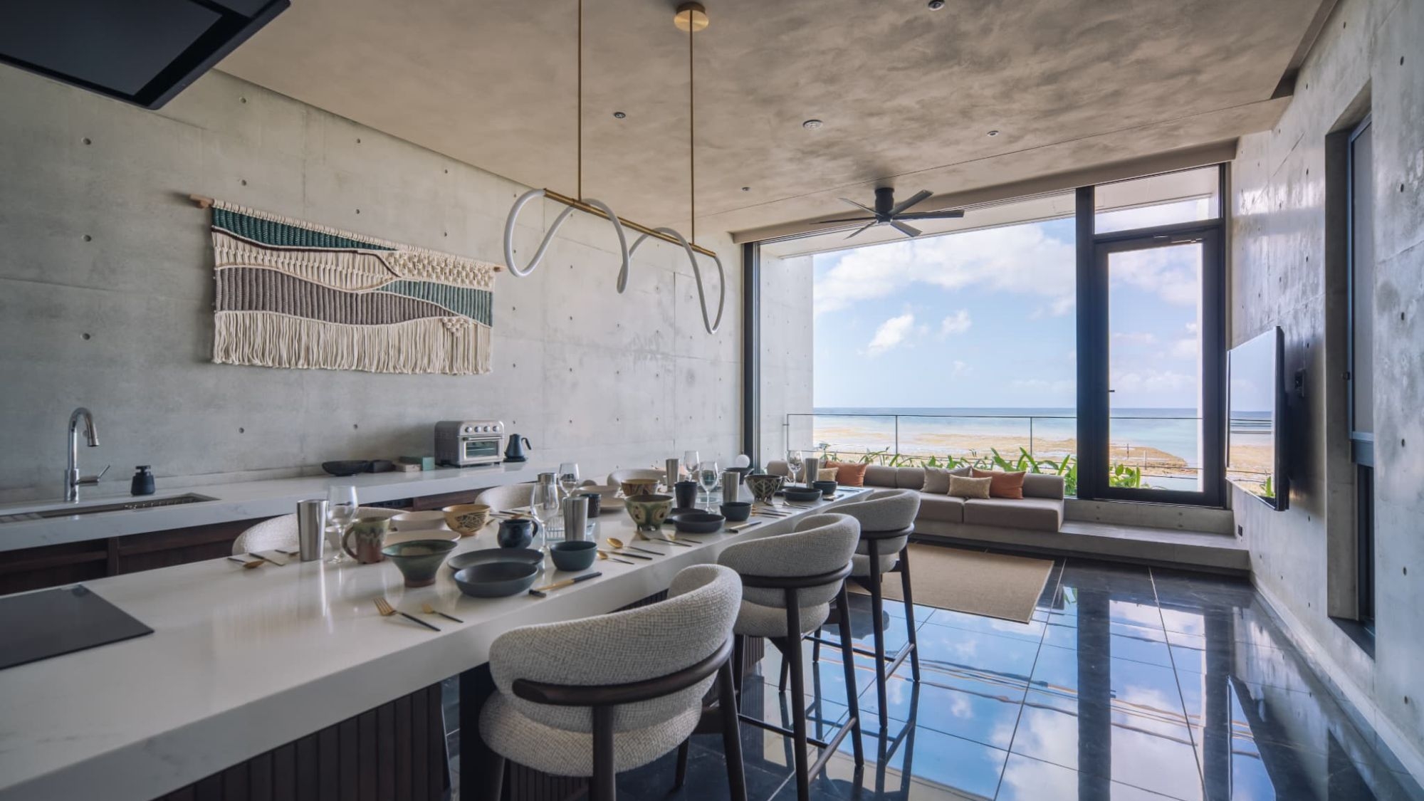 スタンダード｜読谷・長浜の海を望むプール＆サウナ付ヴィラで過ごす贅沢な休日【素泊まり】