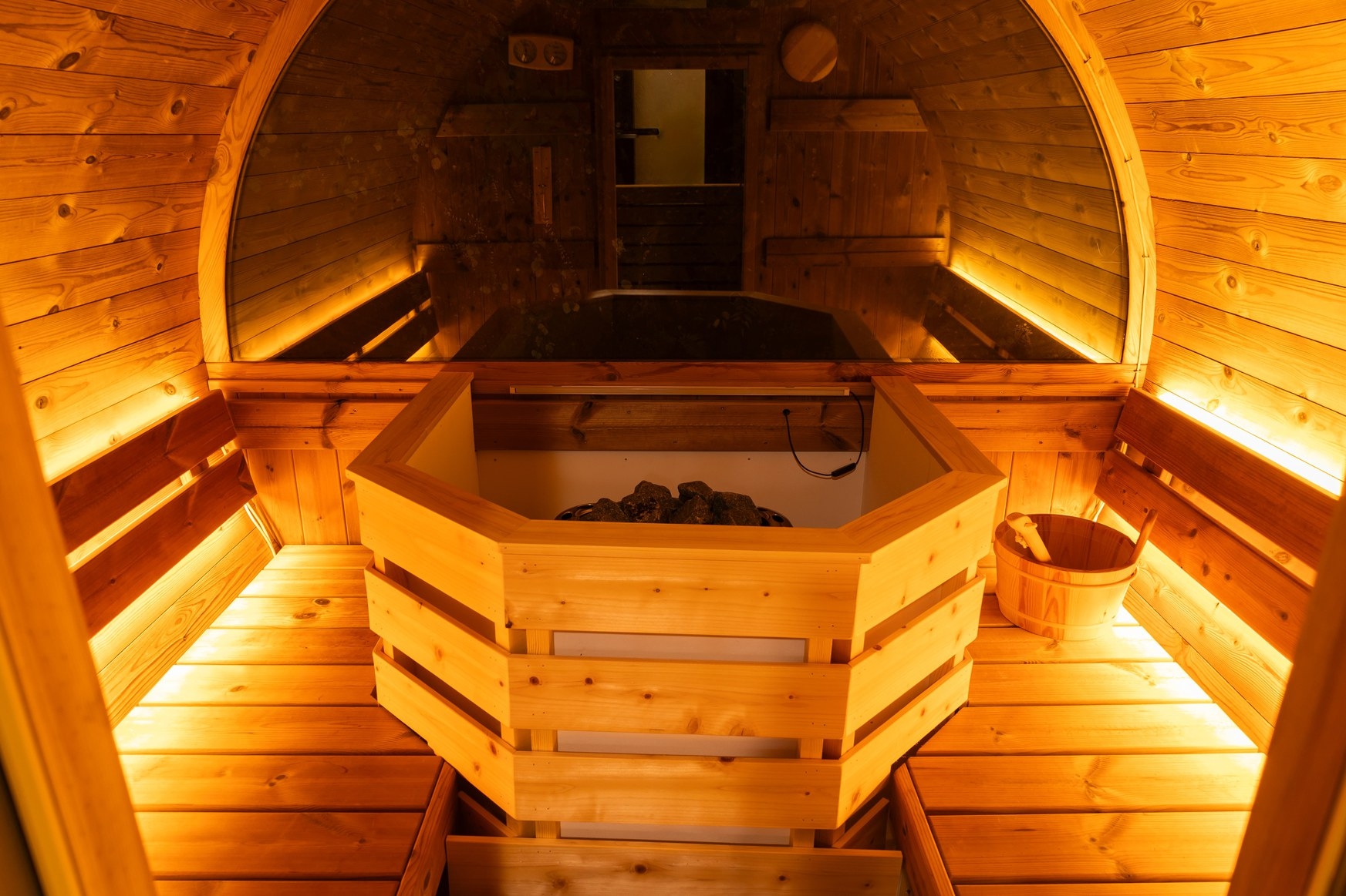 草津温泉湯畑近い一棟貸切〜温泉・サウナ・BBQ庭・駐車場付き！