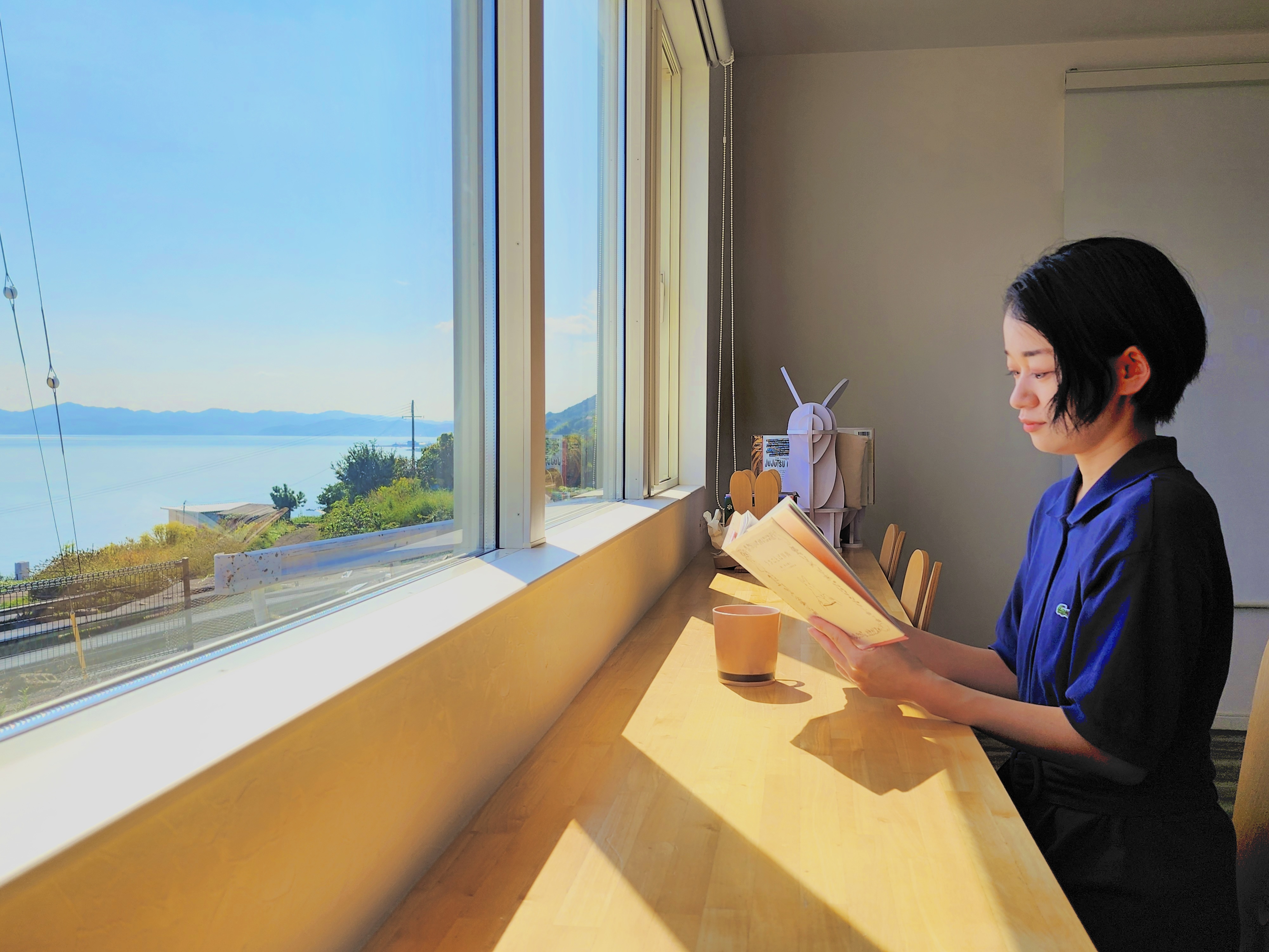 海を望むカウンターー読書ー