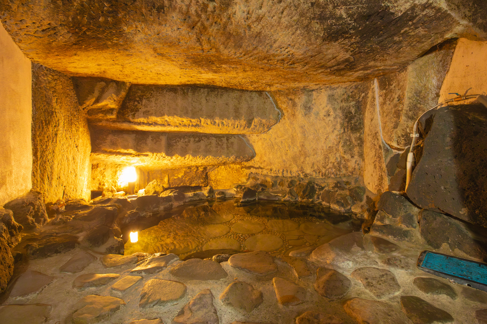 洞窟風呂（赤根）