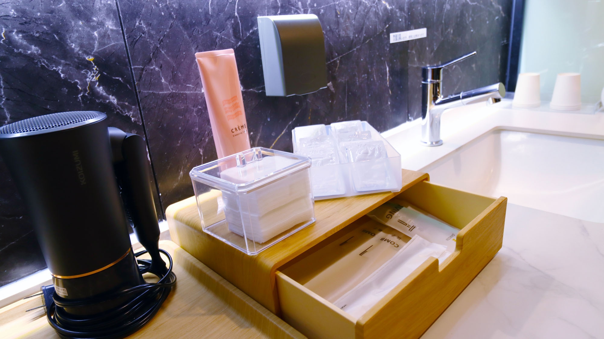 【楽天スーパーSALE】宇宙船が湯布院に出現！ラグジュアリーな宇宙船に泊まって非日常体験を【素泊り】