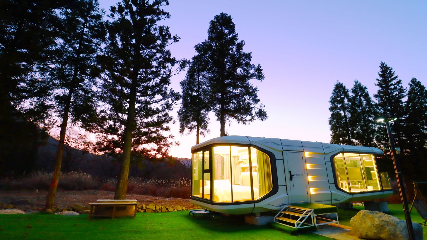 【楽天スーパーSALE】宇宙船が湯布院に出現！ラグジュアリーな宇宙船に泊まって非日常体験を【素泊り】