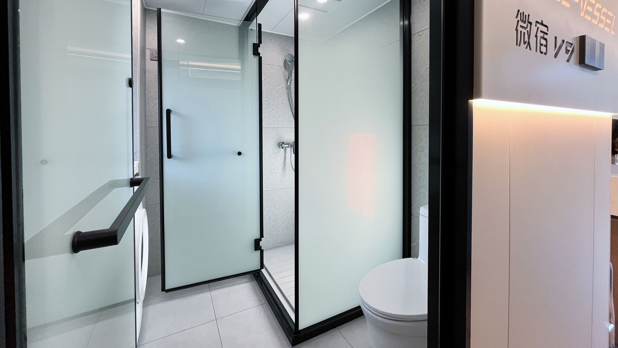 【V9】シャワールーム＆トイレ