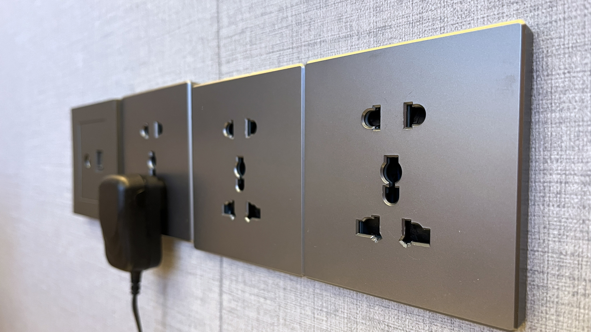 複数の異なるプラグに対応可能です。