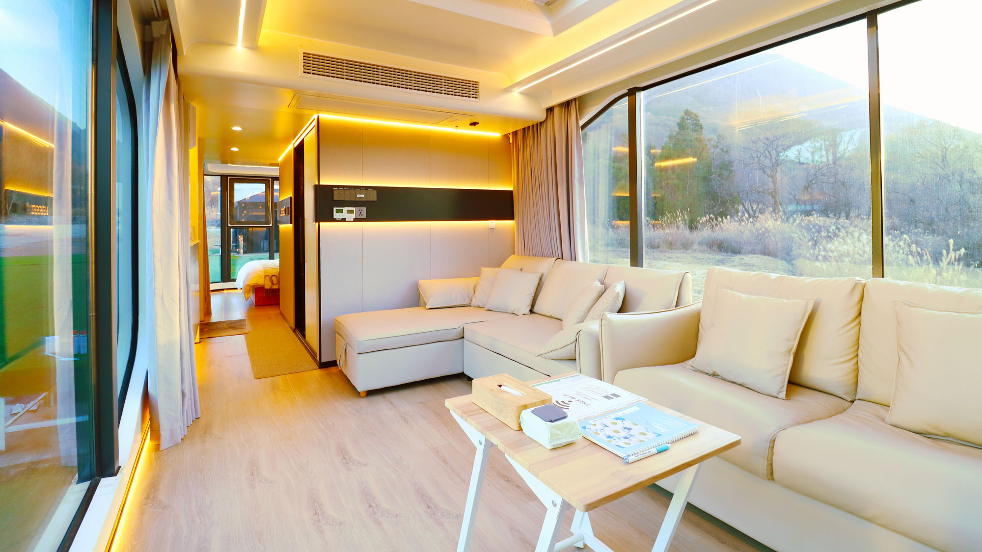 【E7】広々としたソファーで大自然をお楽しみください