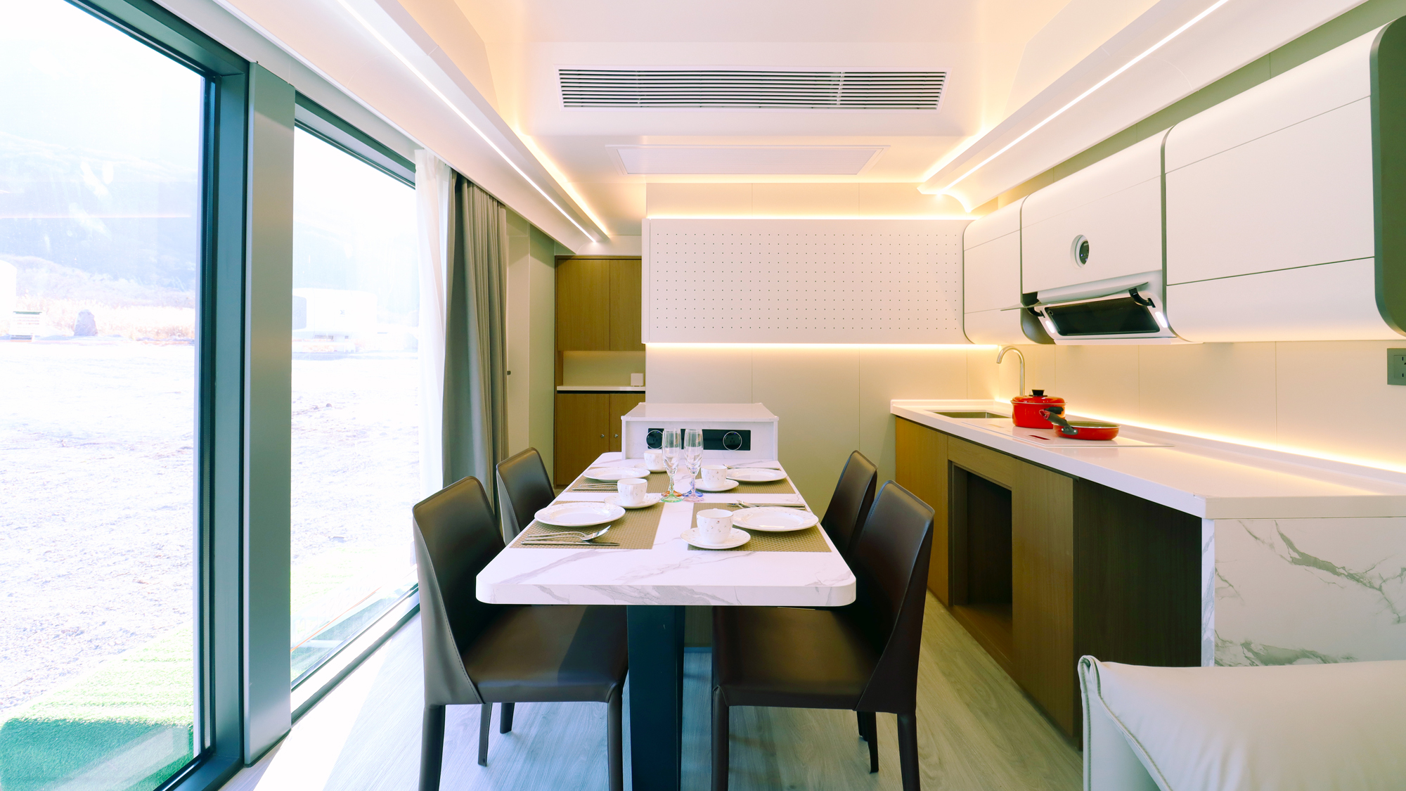 【V9】ゆったりとしたキッチンスペースでお食事を。