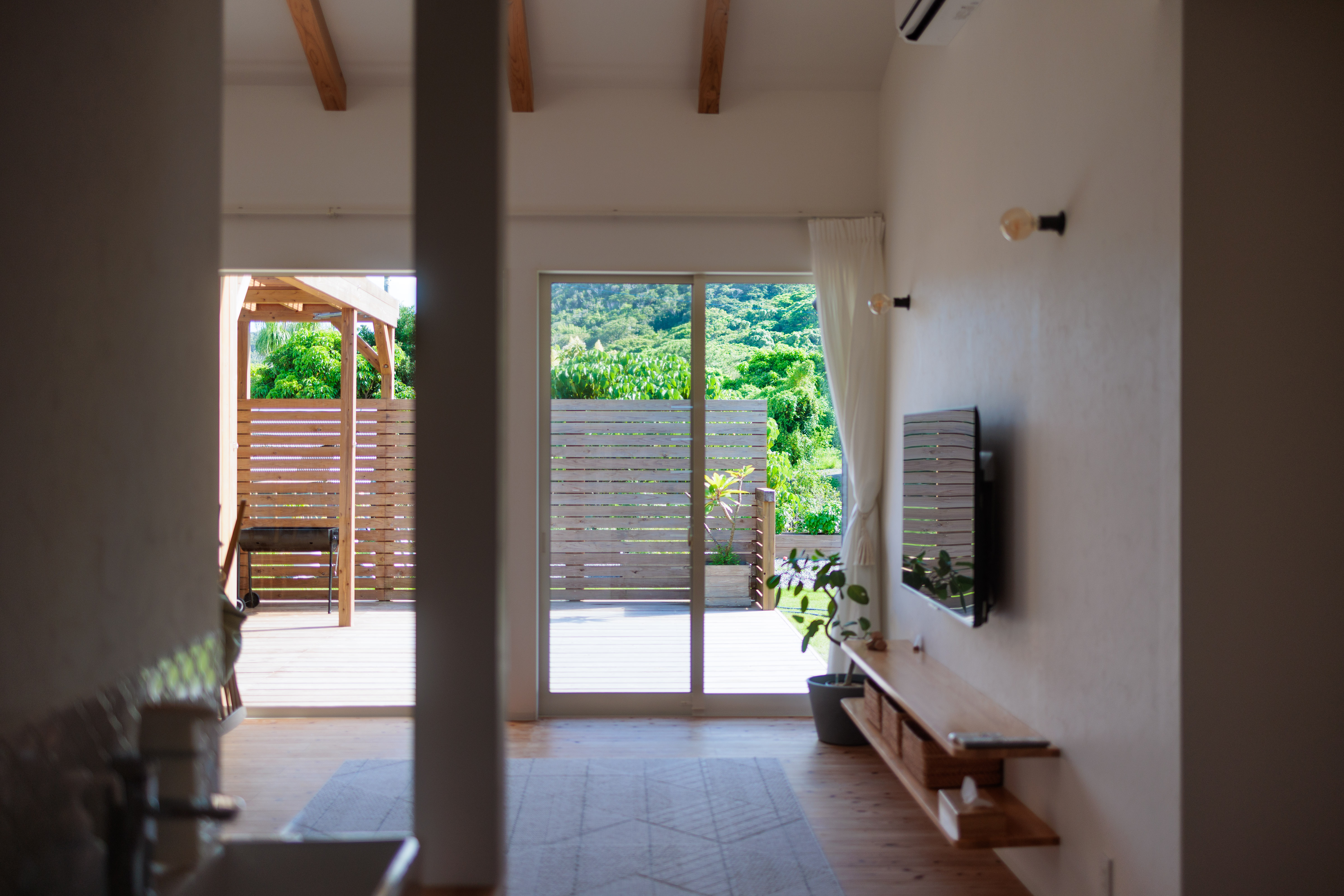 リビング／ウッドデッキ