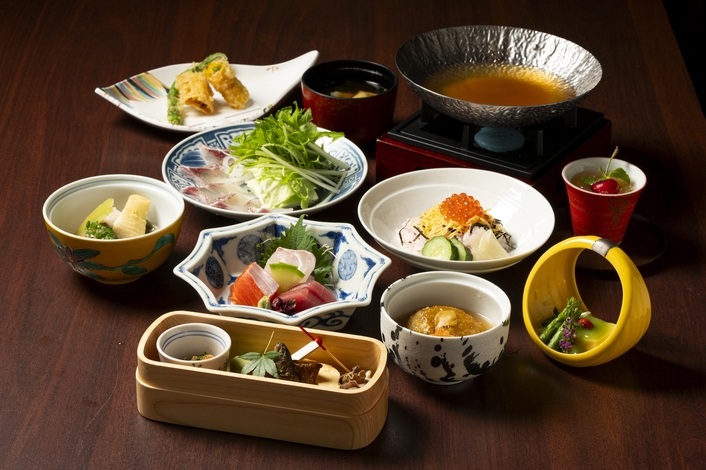 【旬の懐石料理】系列レストラン音羽山荘での夕食　至福の滞在を／朝夕食付