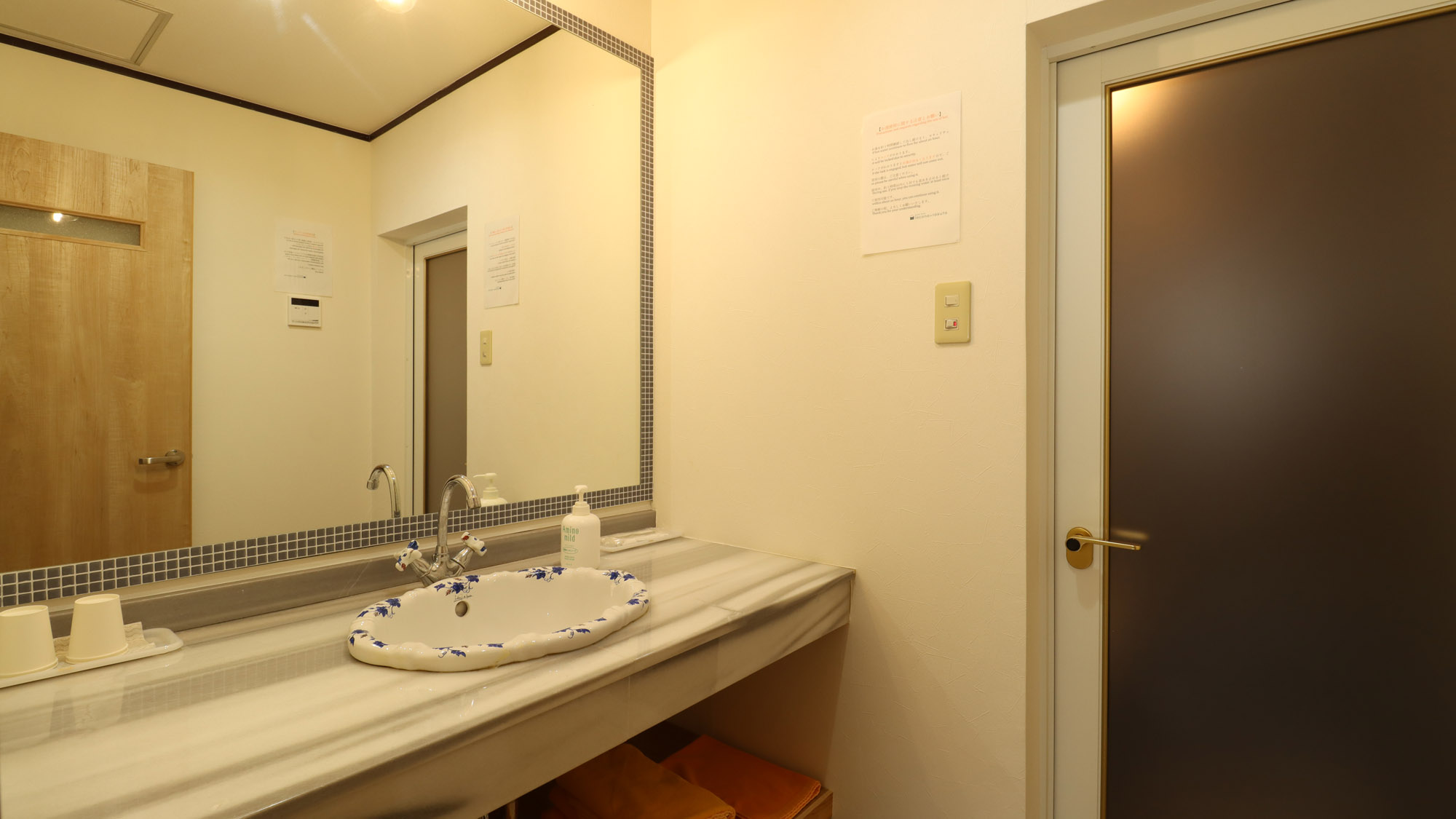 【6号棟】大きな鏡の洗面所