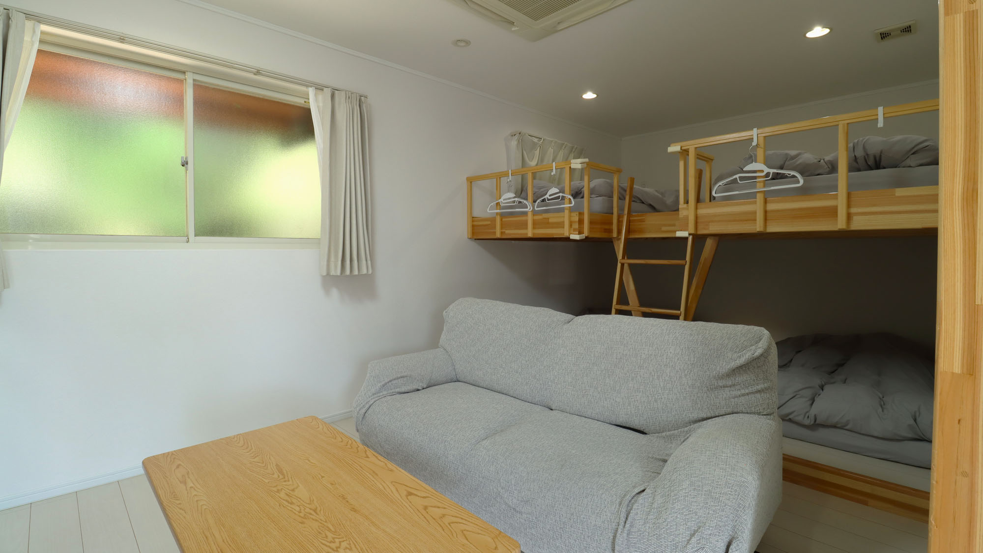 【１０号棟】ロフトのような2段ベッド