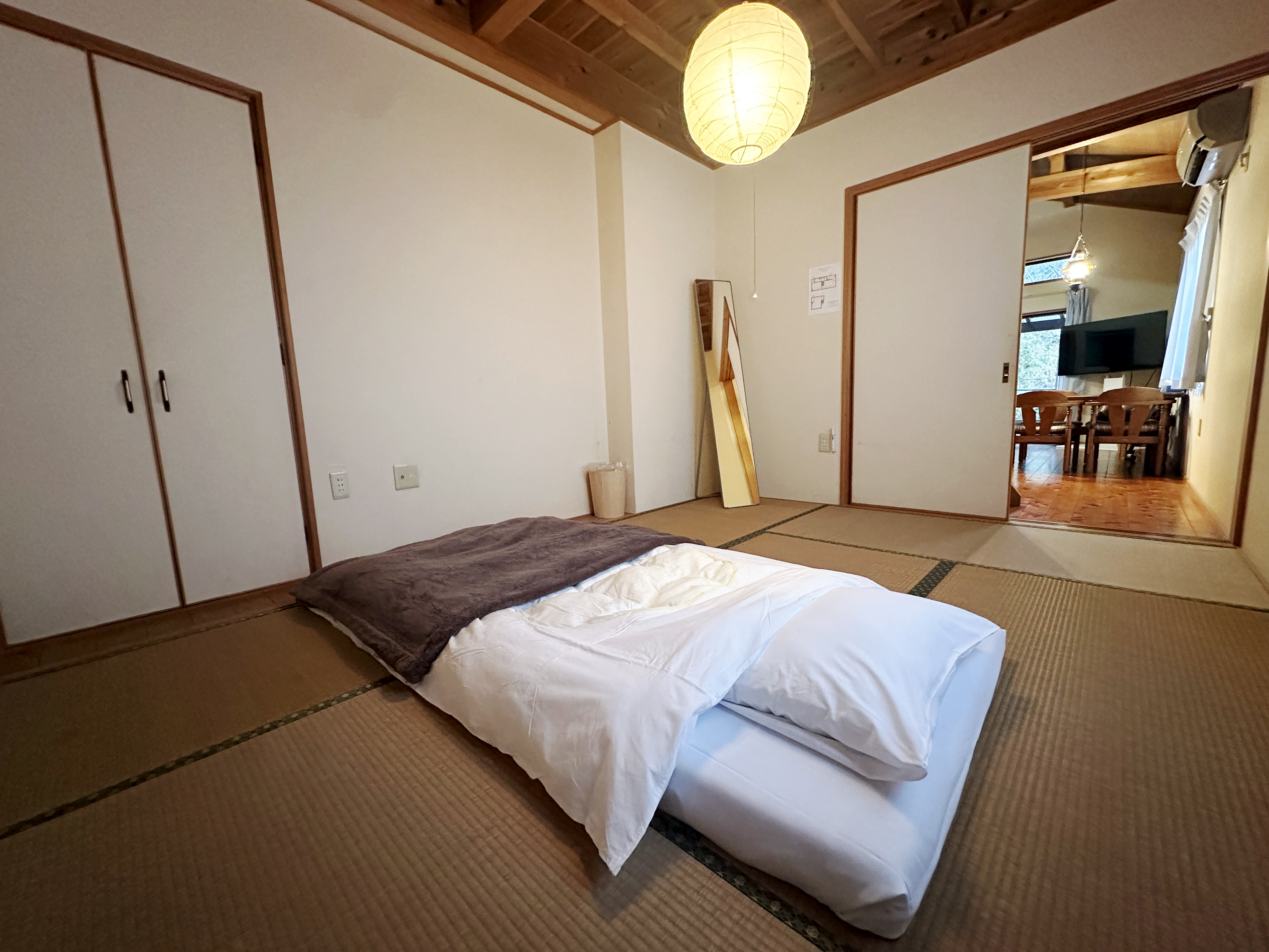 畳に眠る、深い夜