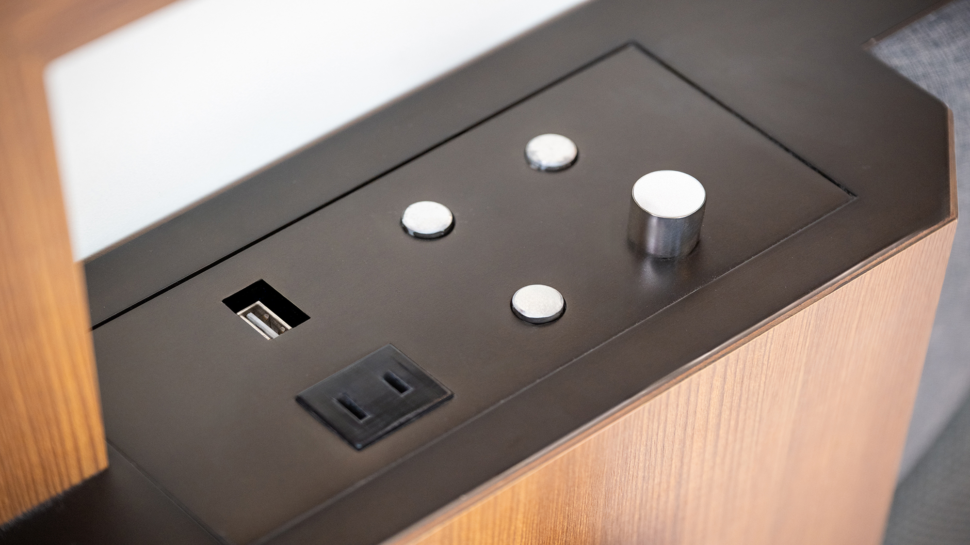 コンセント(ダブル ツイン