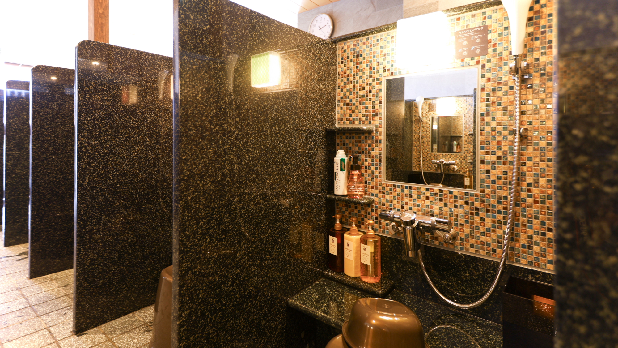 ◆【男女共通】洗い場　ReFa製シャワーヘッド完備