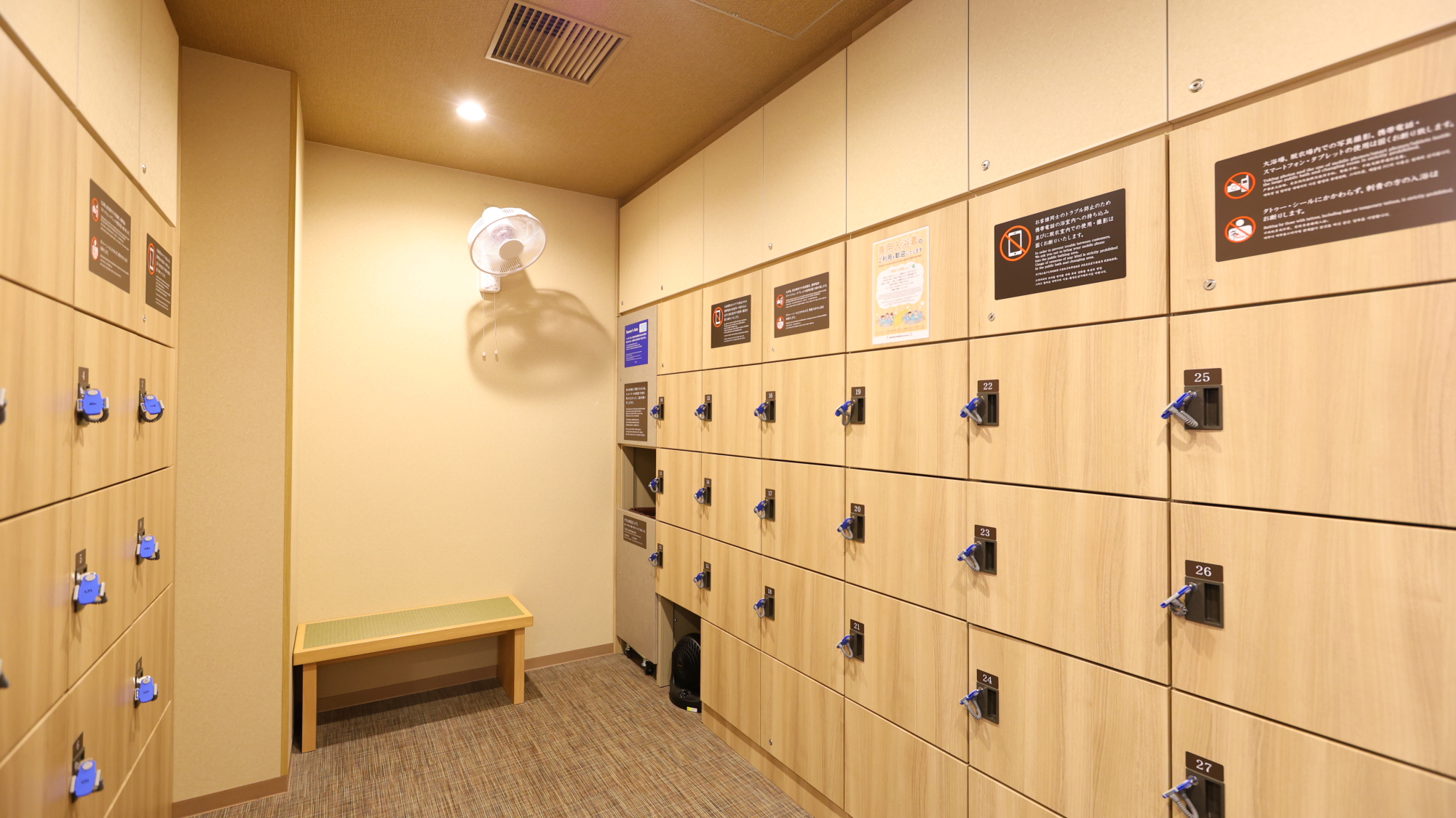 ◆【男性大浴場】脱衣場・鍵付きロッカー