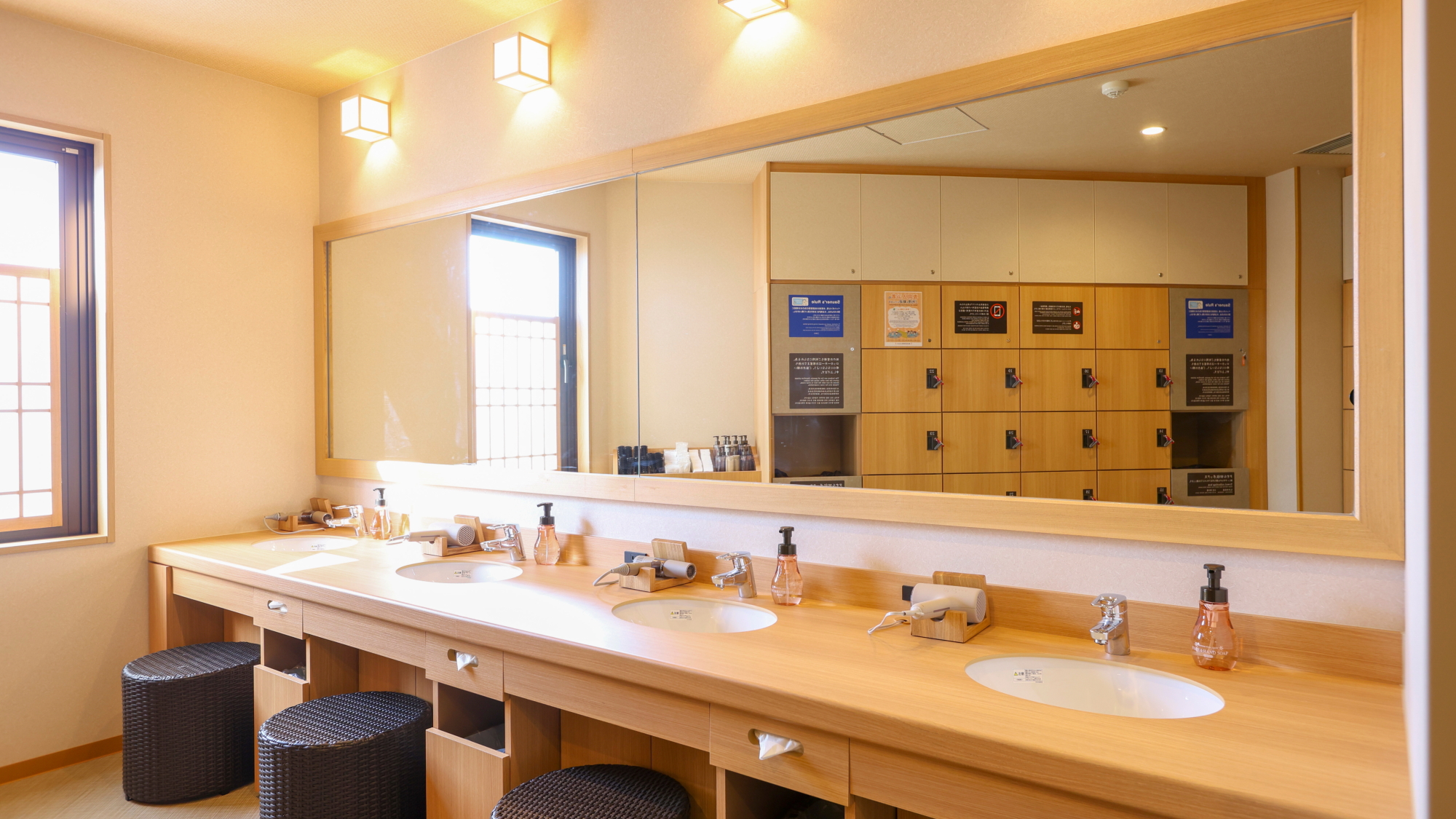 ◆【女性大浴場】脱衣場・パウダーブース　ドライヤー完備