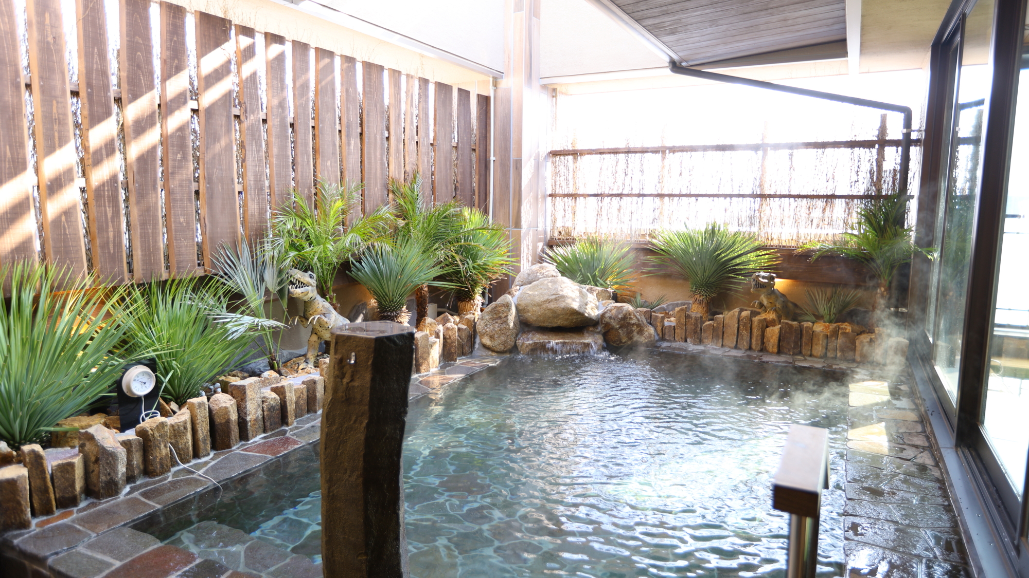 ◆【男性大浴場】露天風呂（湯温：41～42℃）