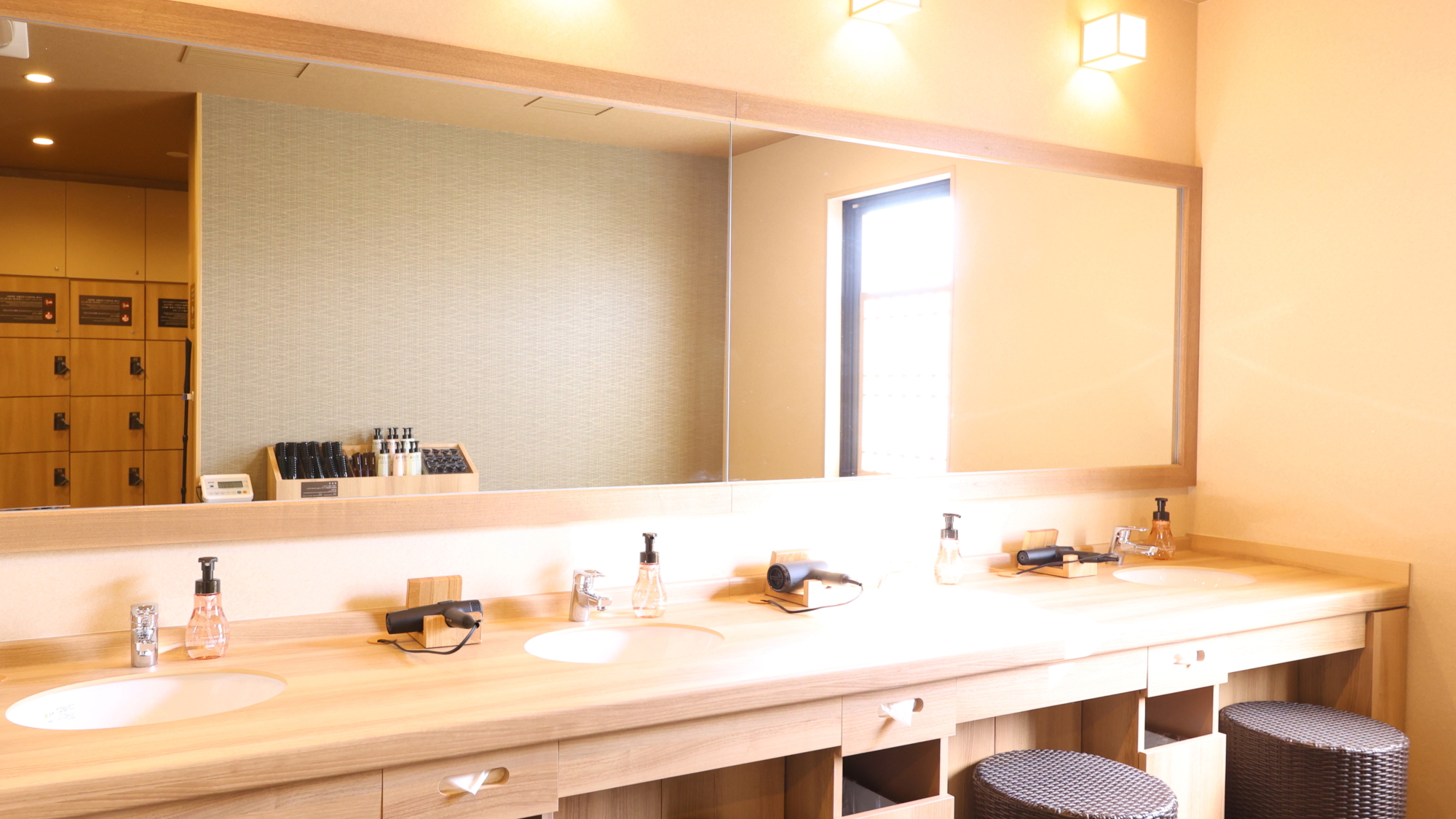 ◆【男性大浴場】脱衣場・パウダーブース　ドライヤー完備