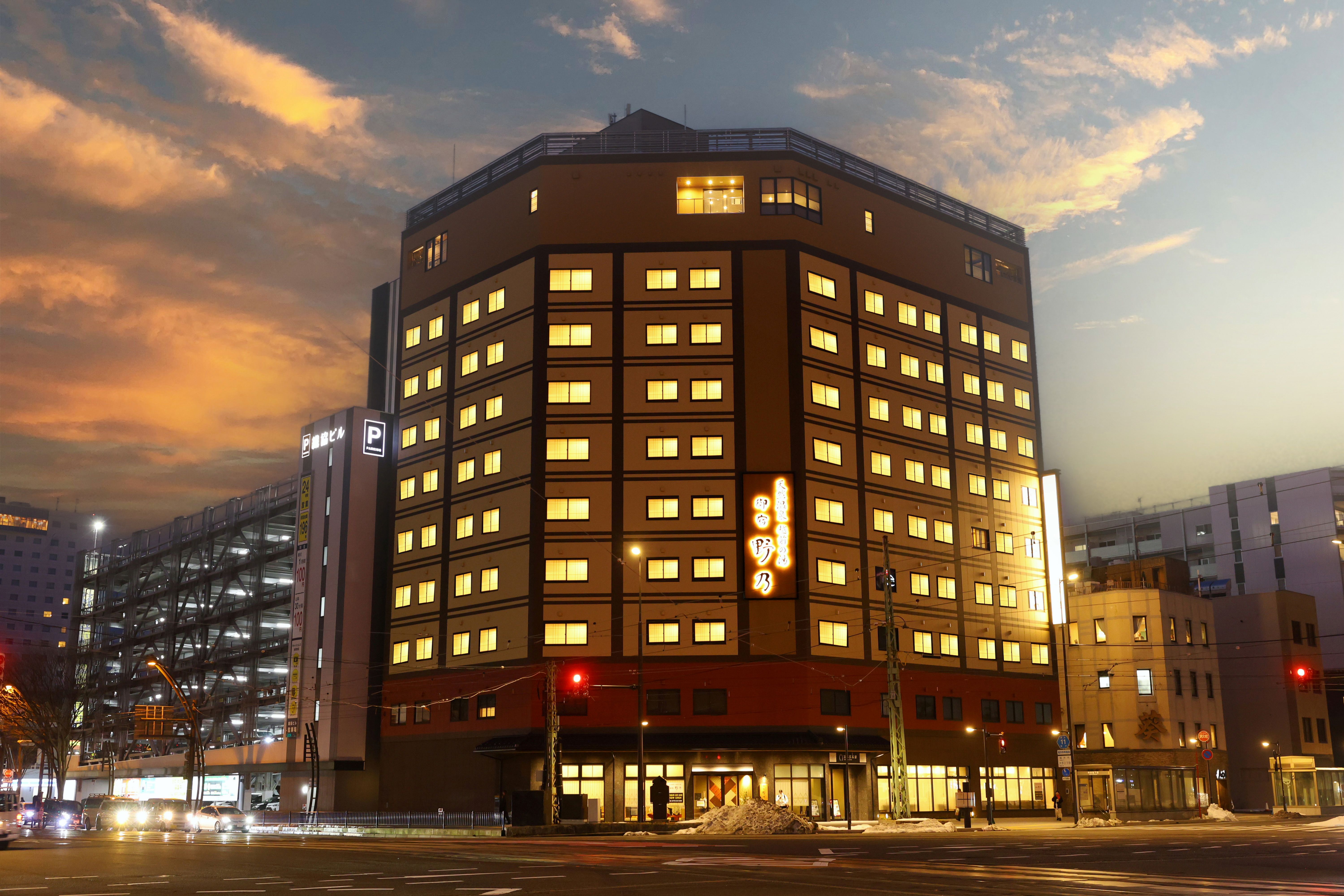 ◆ホテル外観：夜