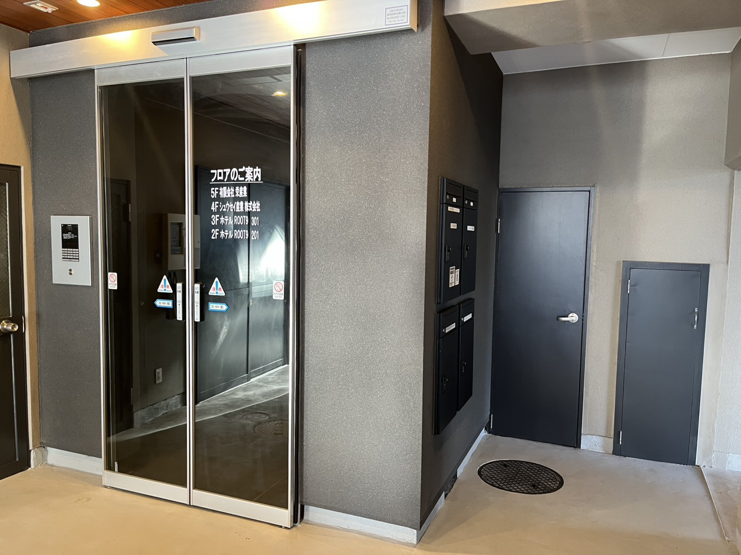 ＲＯＯＴ9入り口