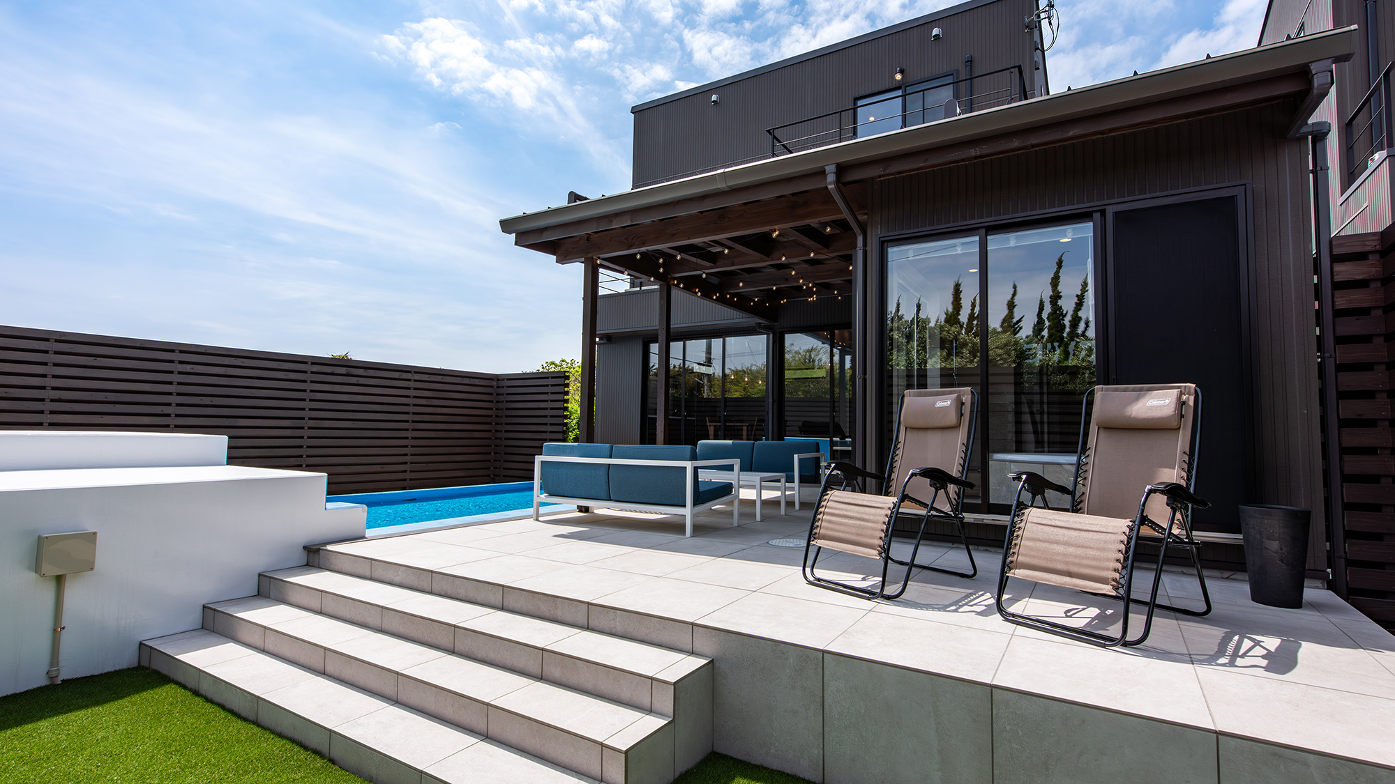 *【テラス】緑と晴れ間に囲まれた癒しのテラス空間。