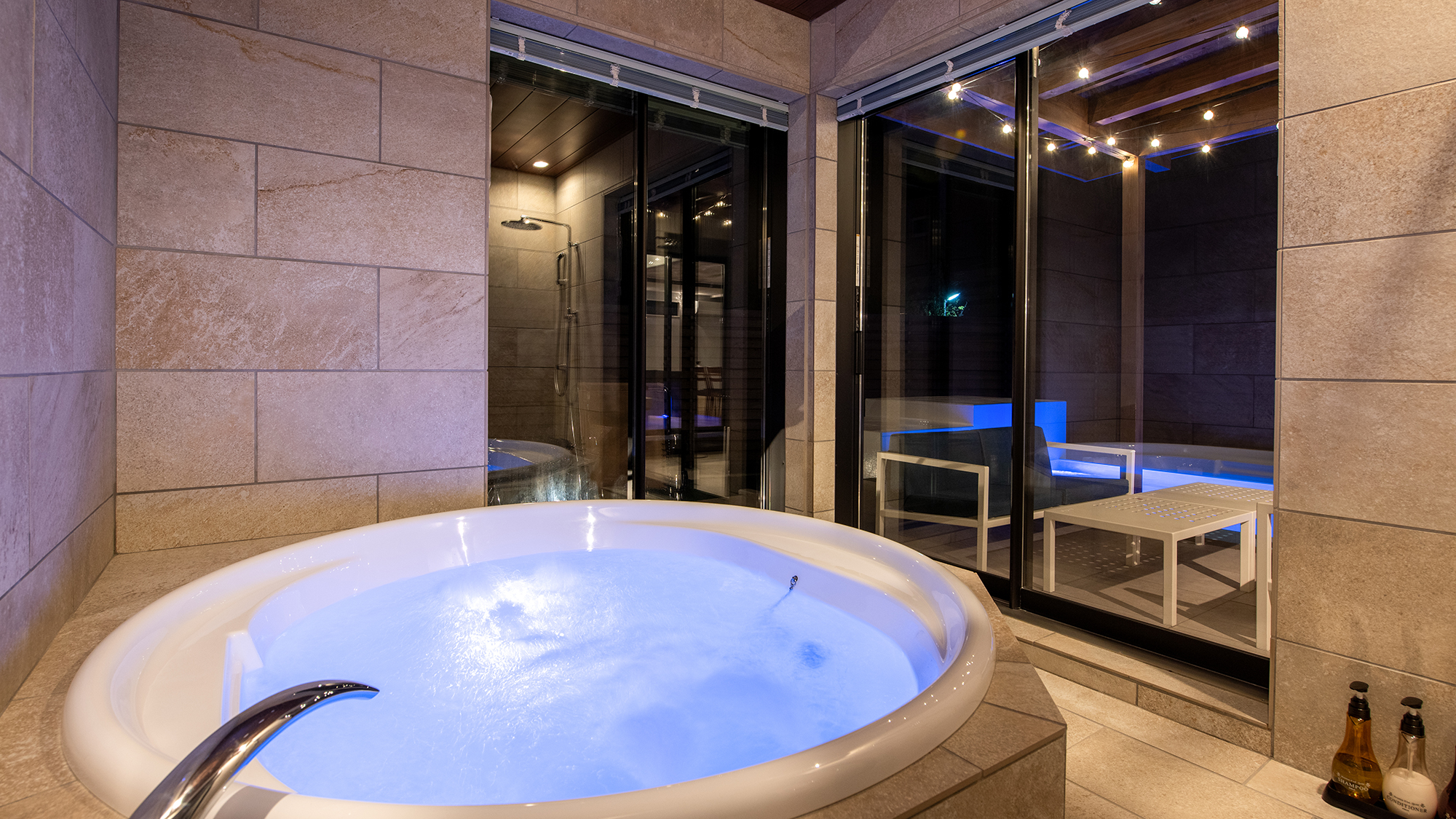 夜のジャグジーバスで至福のひととき