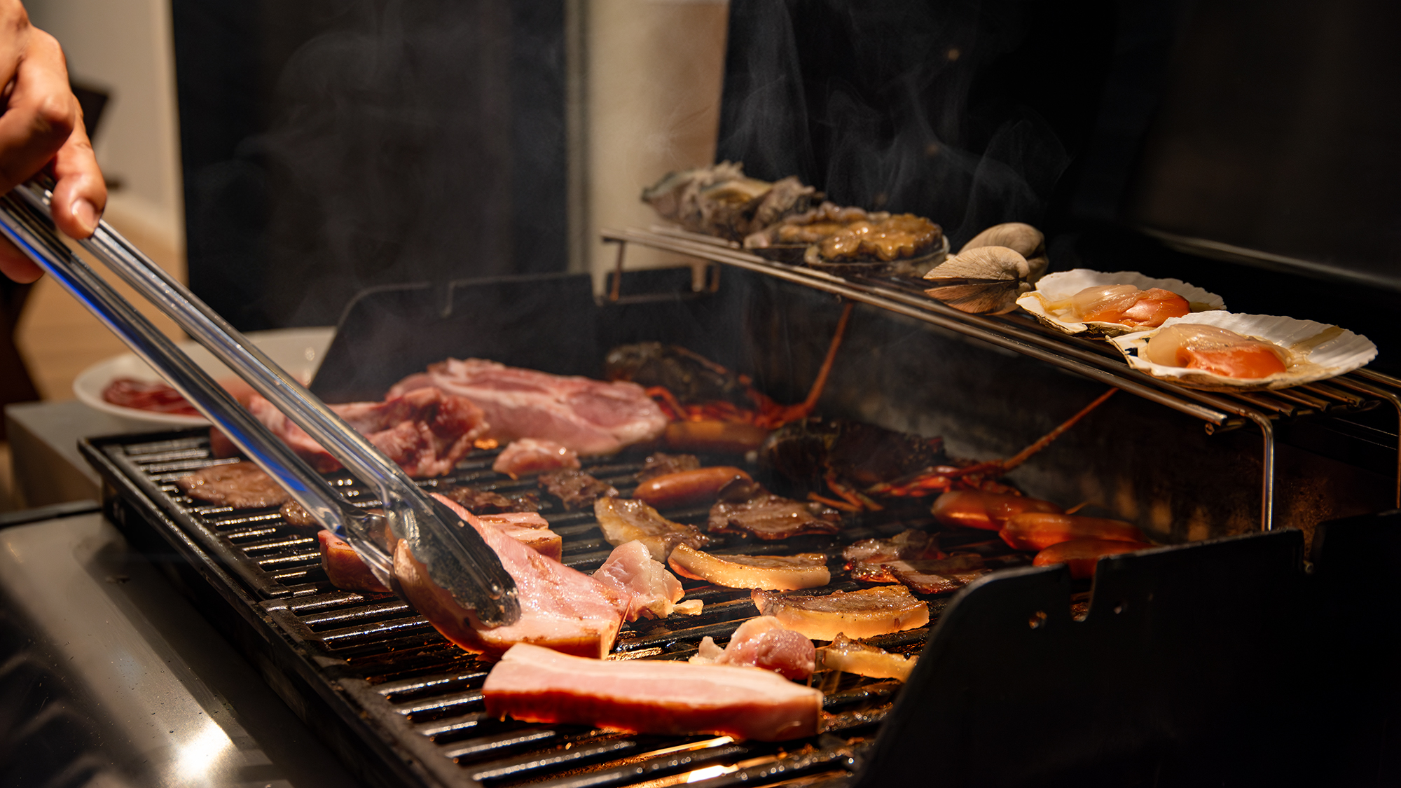 *【BBQグリル】本格グリルで旨みを閉じ込め豪快に焼き上げます。