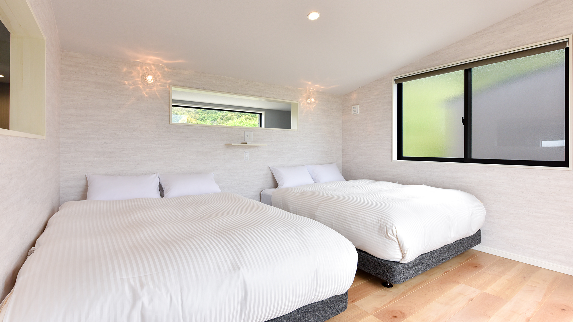 *【寝室（2.5階）】明るく開放的な寝室で爽やかな朝を。