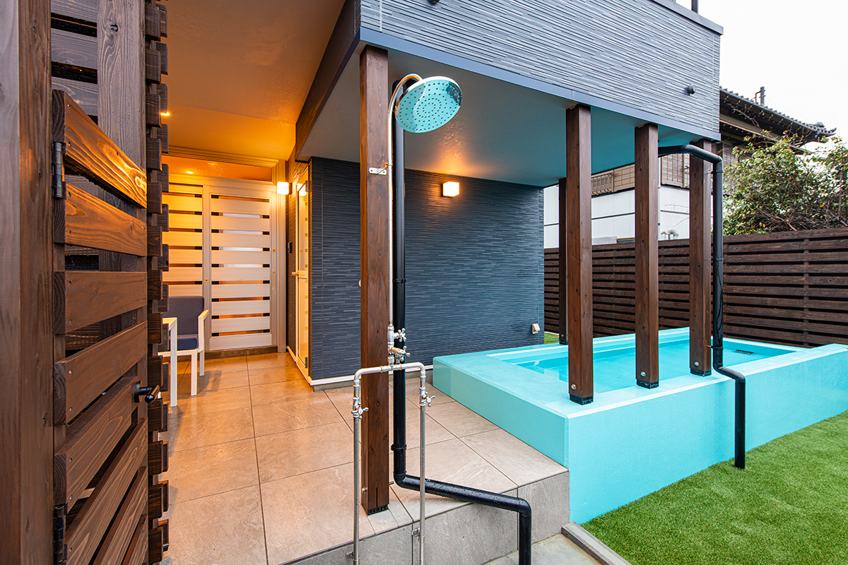 *【屋外シャワー】海やお散歩後に便利な屋外シャワー完備。