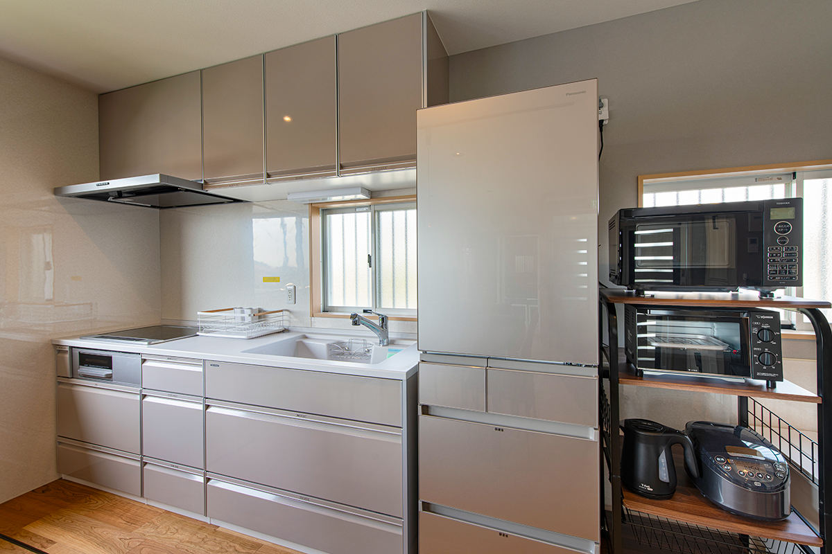 *【キッチン（1階）】旅先でもお料理を楽しめる本格派キッチン。