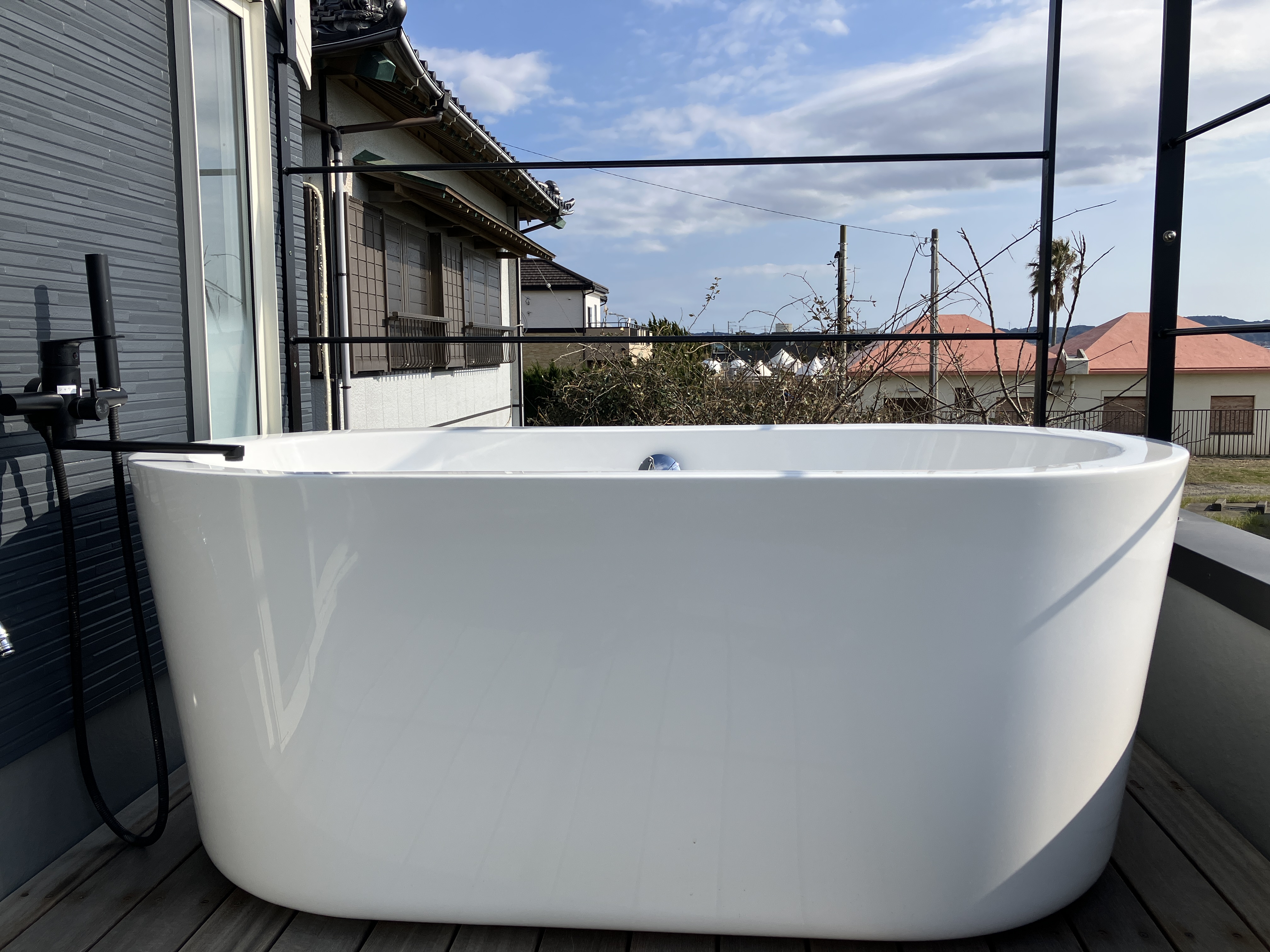 *【屋外風呂（2階）】景色を眺めながら楽しむ優雅なバスタイムを満喫