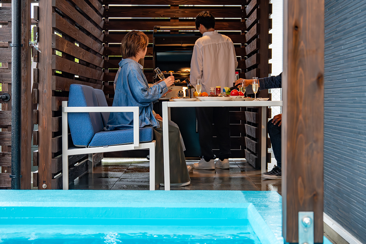 *【屋外BBQスペース】屋根付きで雨天でも安心して楽しめます。