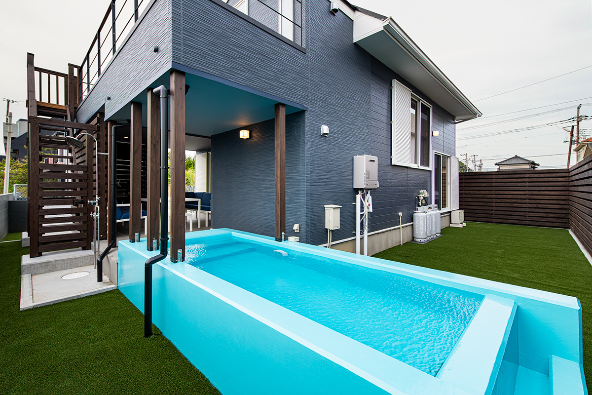 *【プール】愛犬と一緒に遊べる屋外プールで思い出作りを。