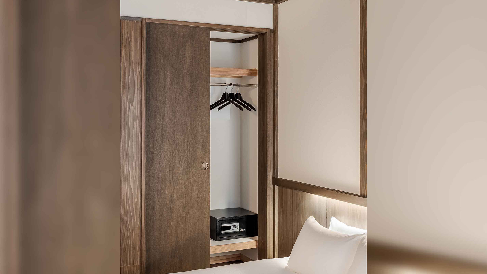 【あさ奈】2F洋寝室