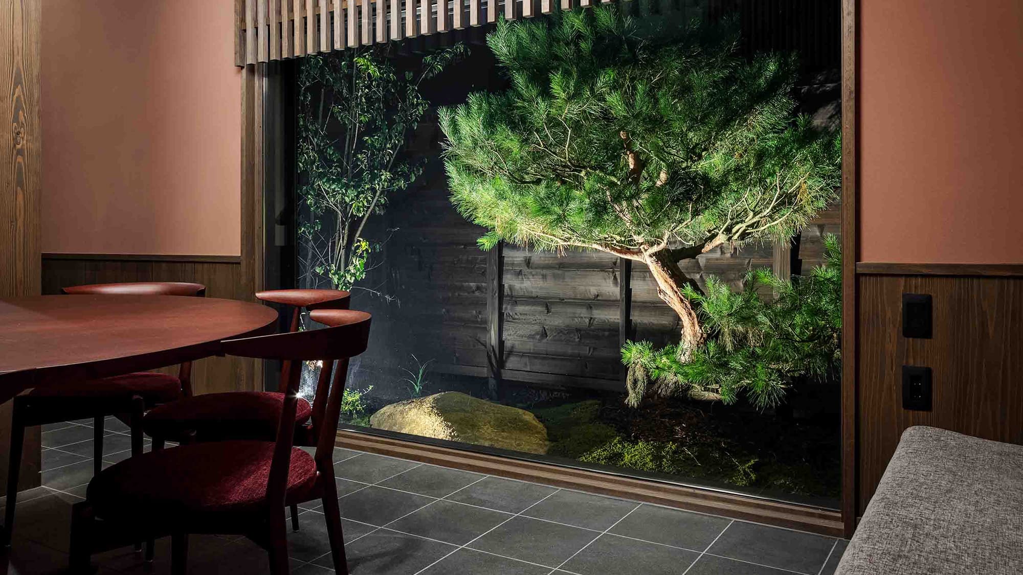 【ゆう奈】坪庭