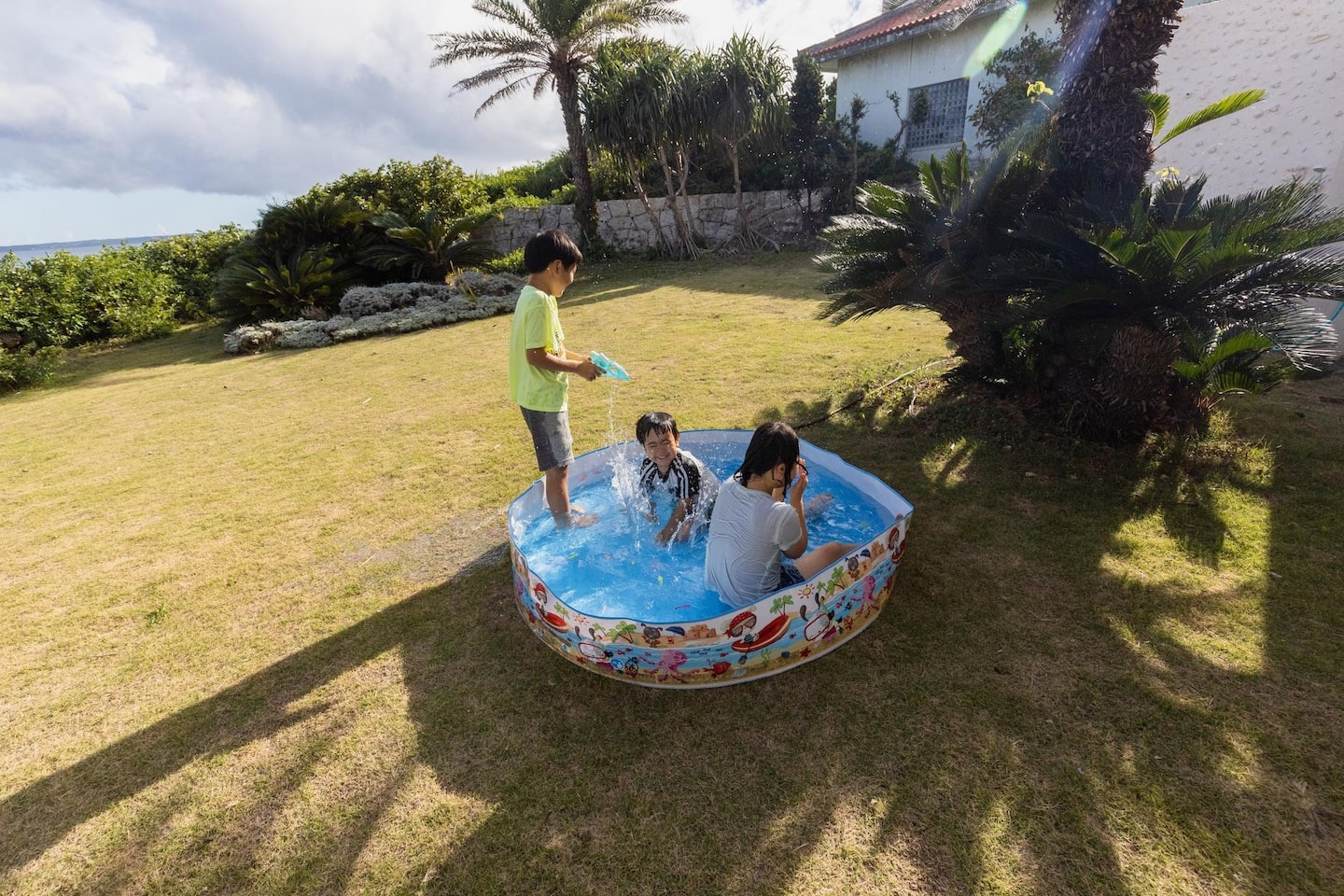 庭(キッズ用プール有)