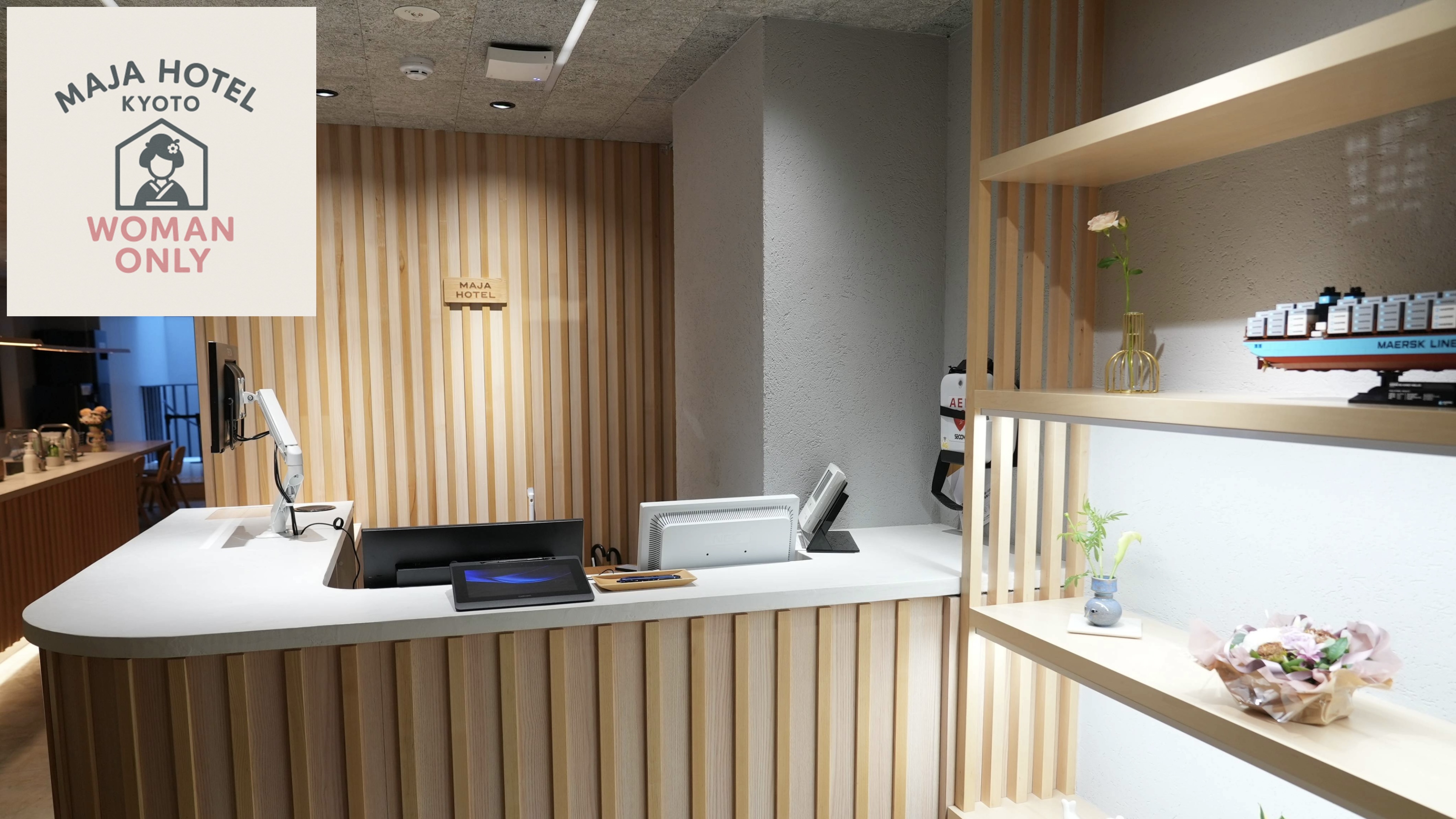 ２階フロントカウンター