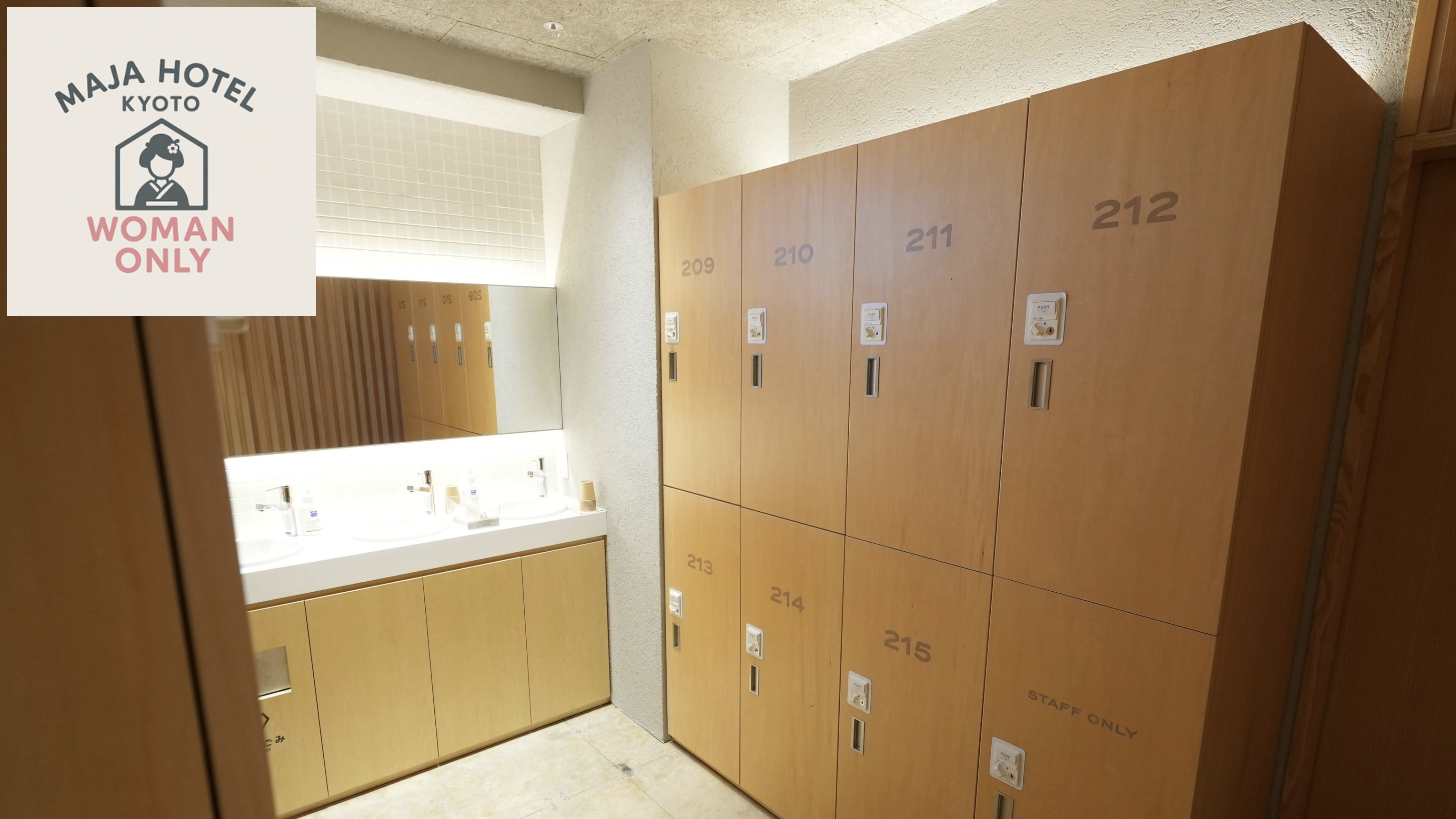 洗面台とロッカー