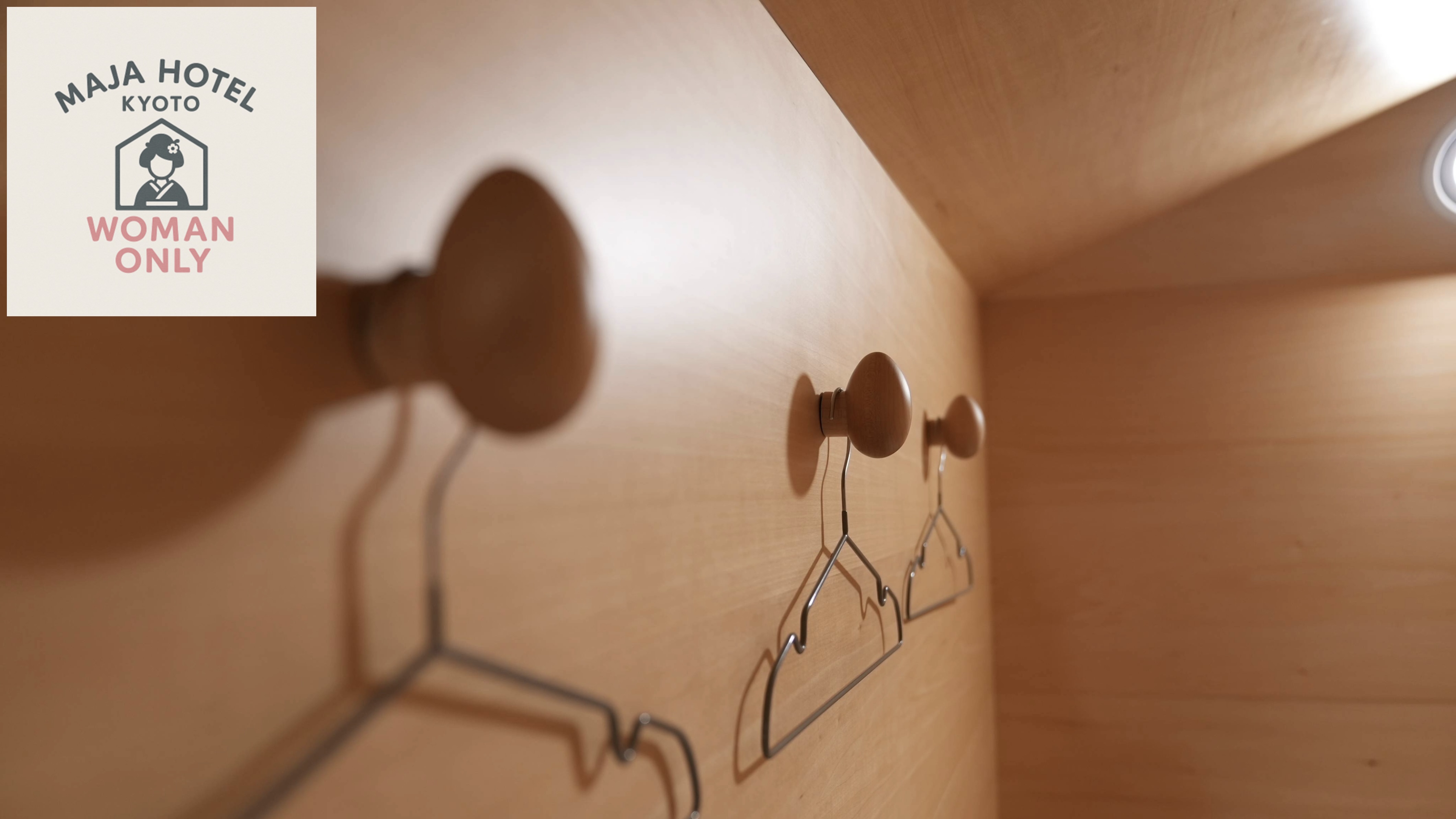 カプセル内　ハンガー