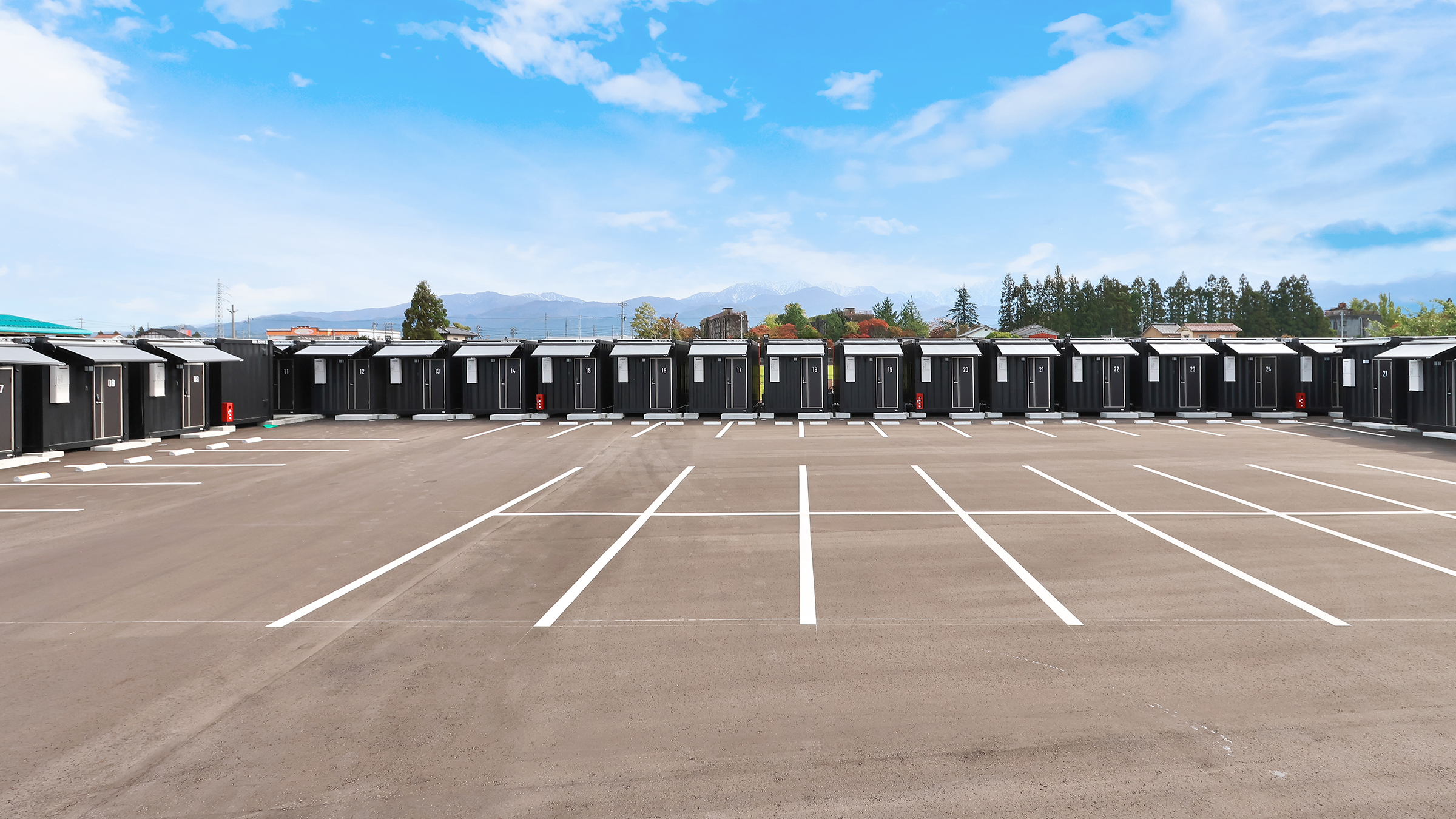 独立客室だから隣室の音が気にならずのびのびステイ！駐車場至近で自宅のように滞在できます。