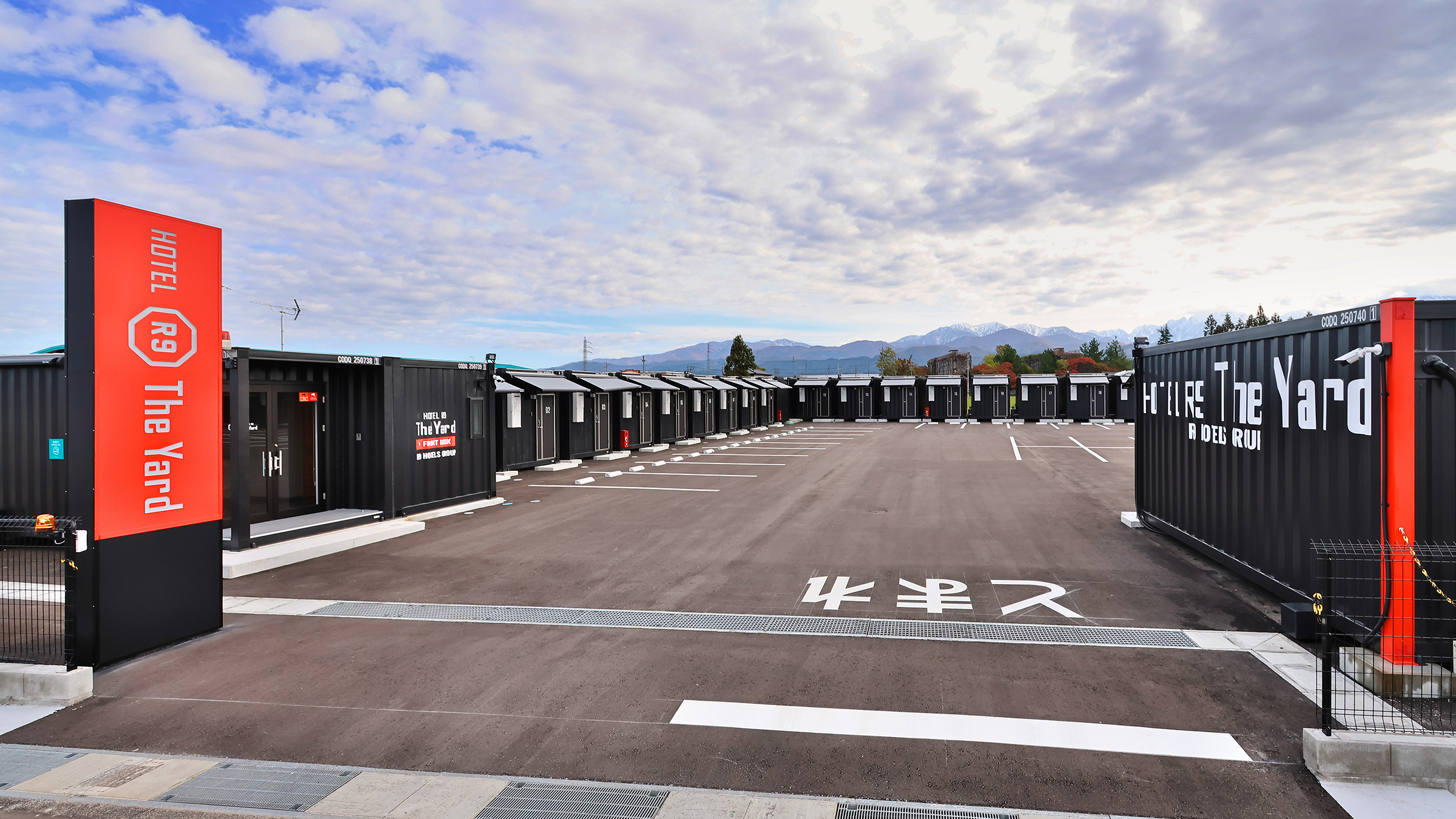 斬新な外観とコンパクトで快適な客室を備えたコンテナホテル　HOTEL R9 The Yard（ホテルアールナイン ザ ヤード）