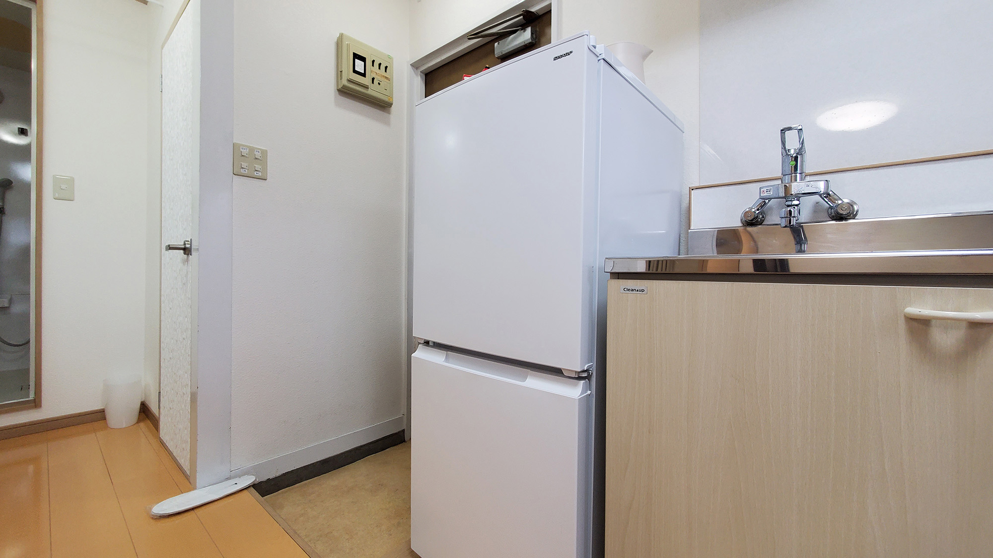 #［和洋室］　大きめの冷蔵庫で長期も便利♪