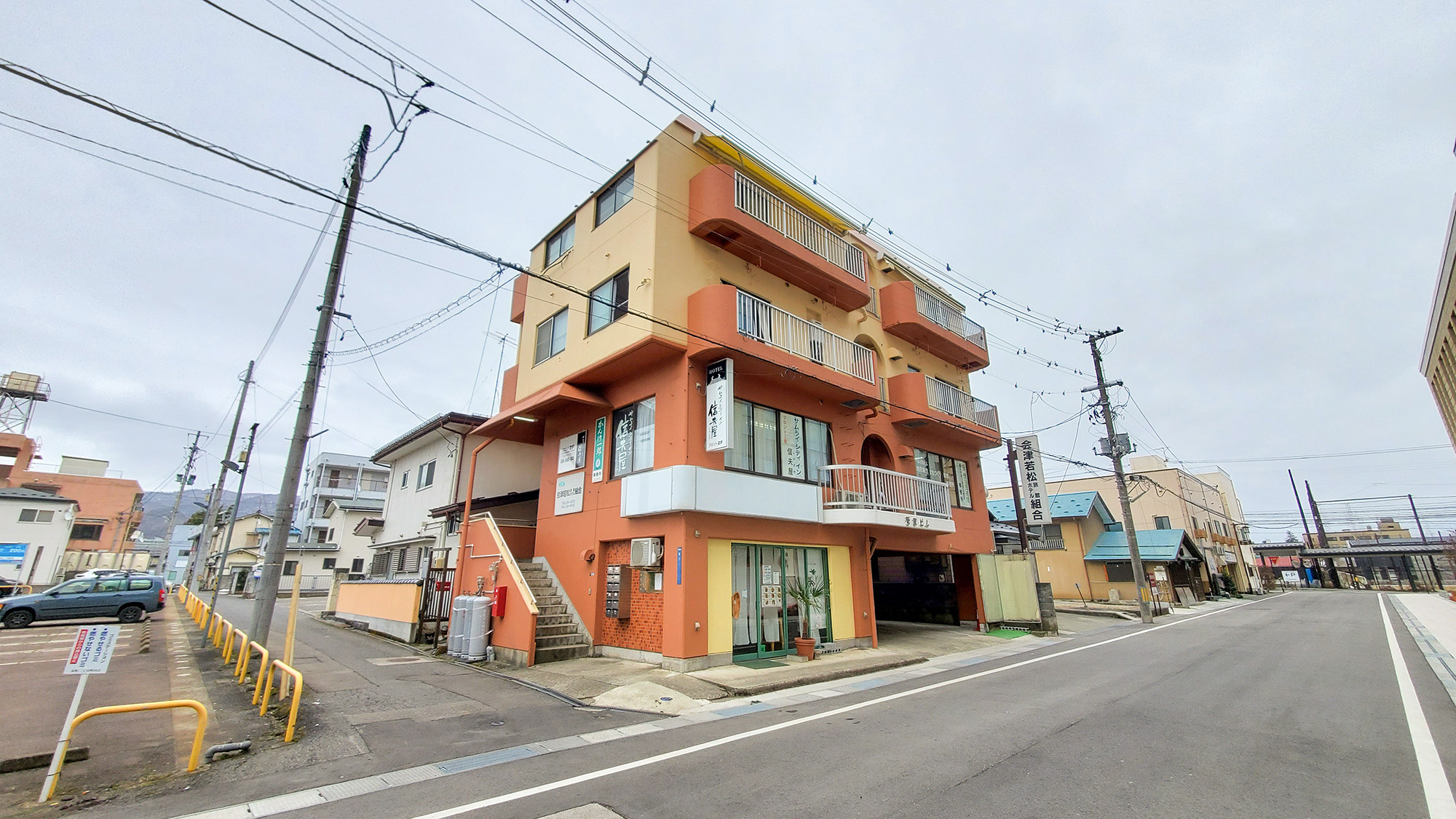 #外観　市役所まで徒歩5秒の好立地！