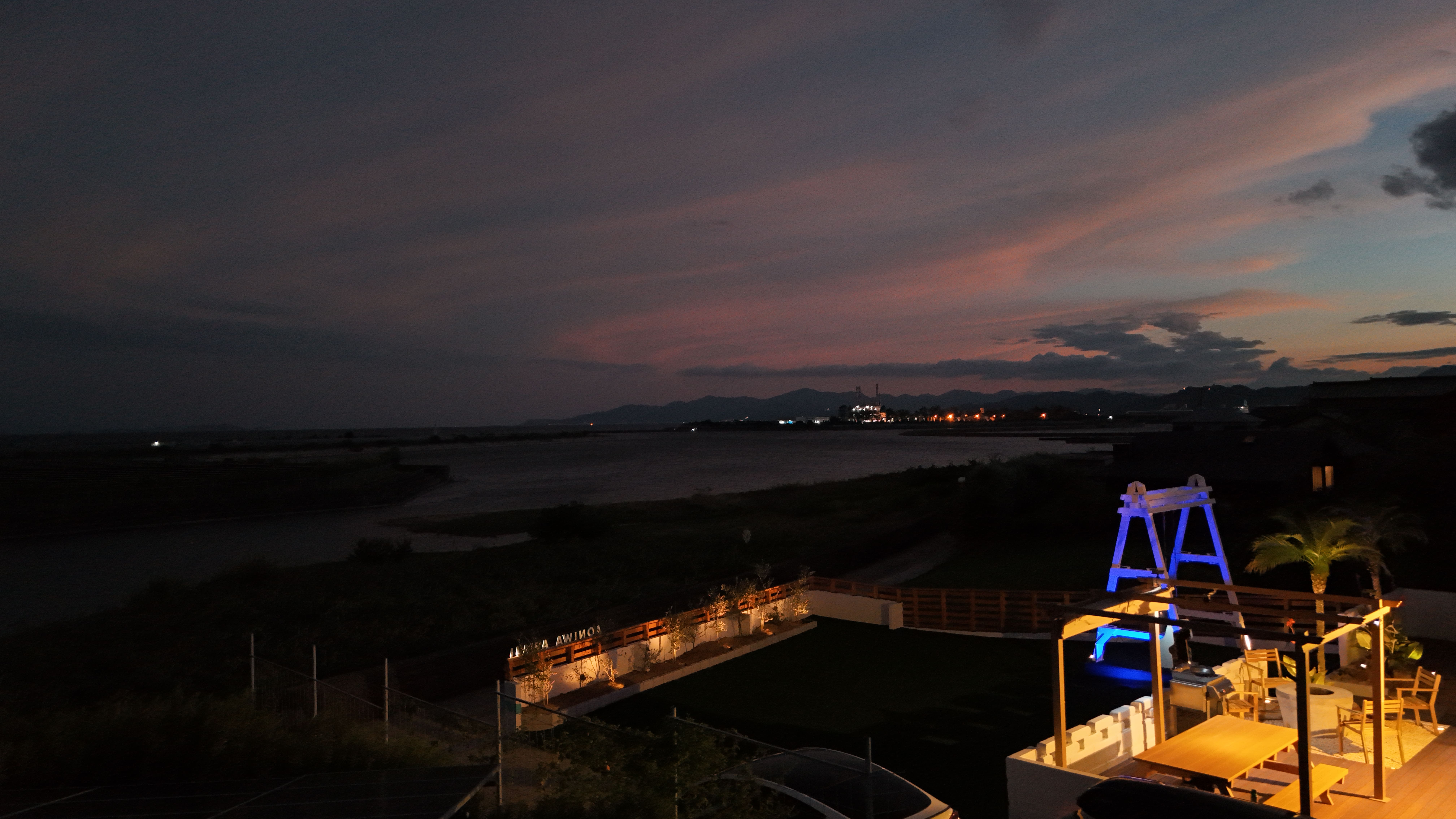 建物外観、夜景