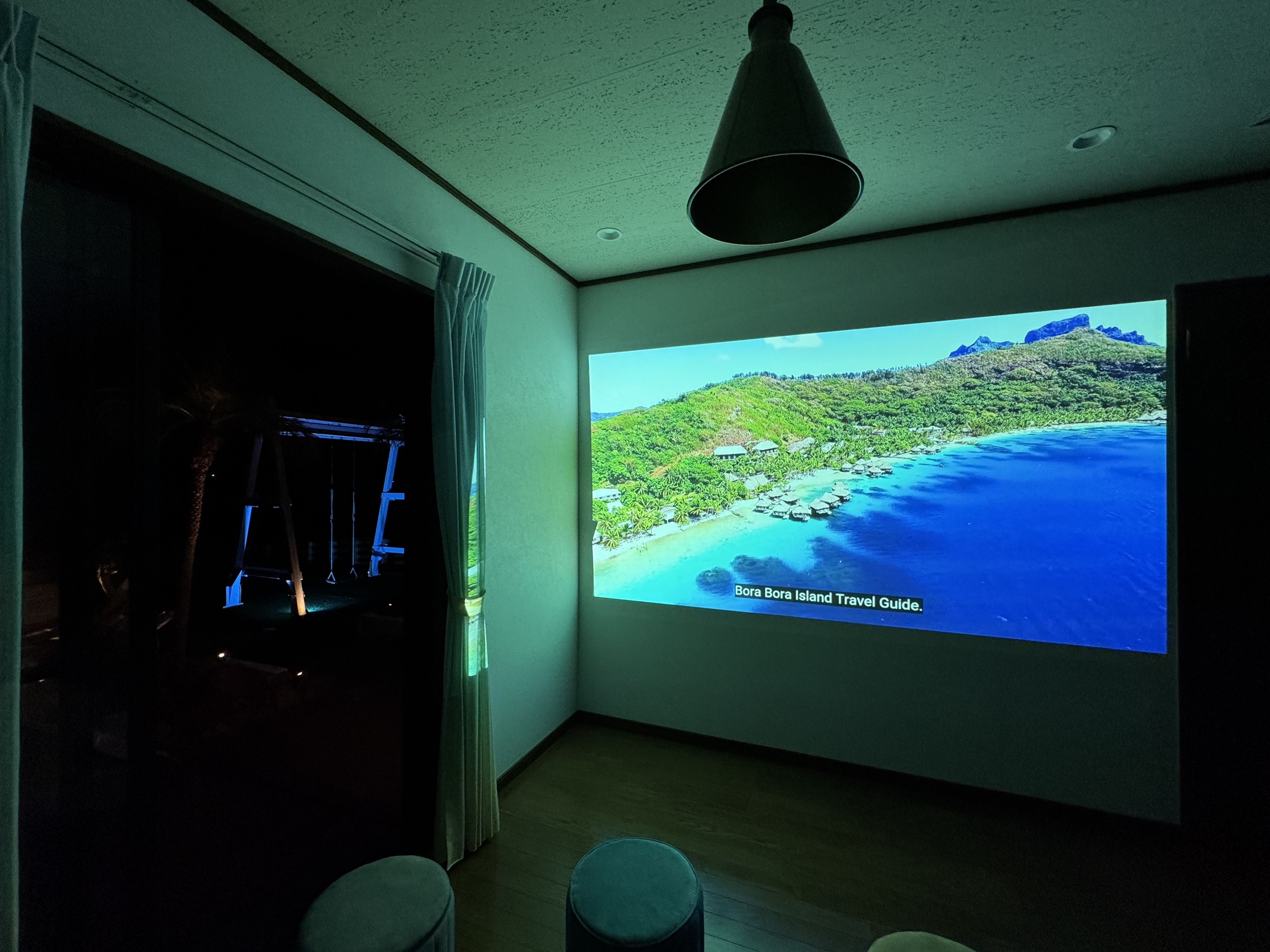 リビング、プロジェクター